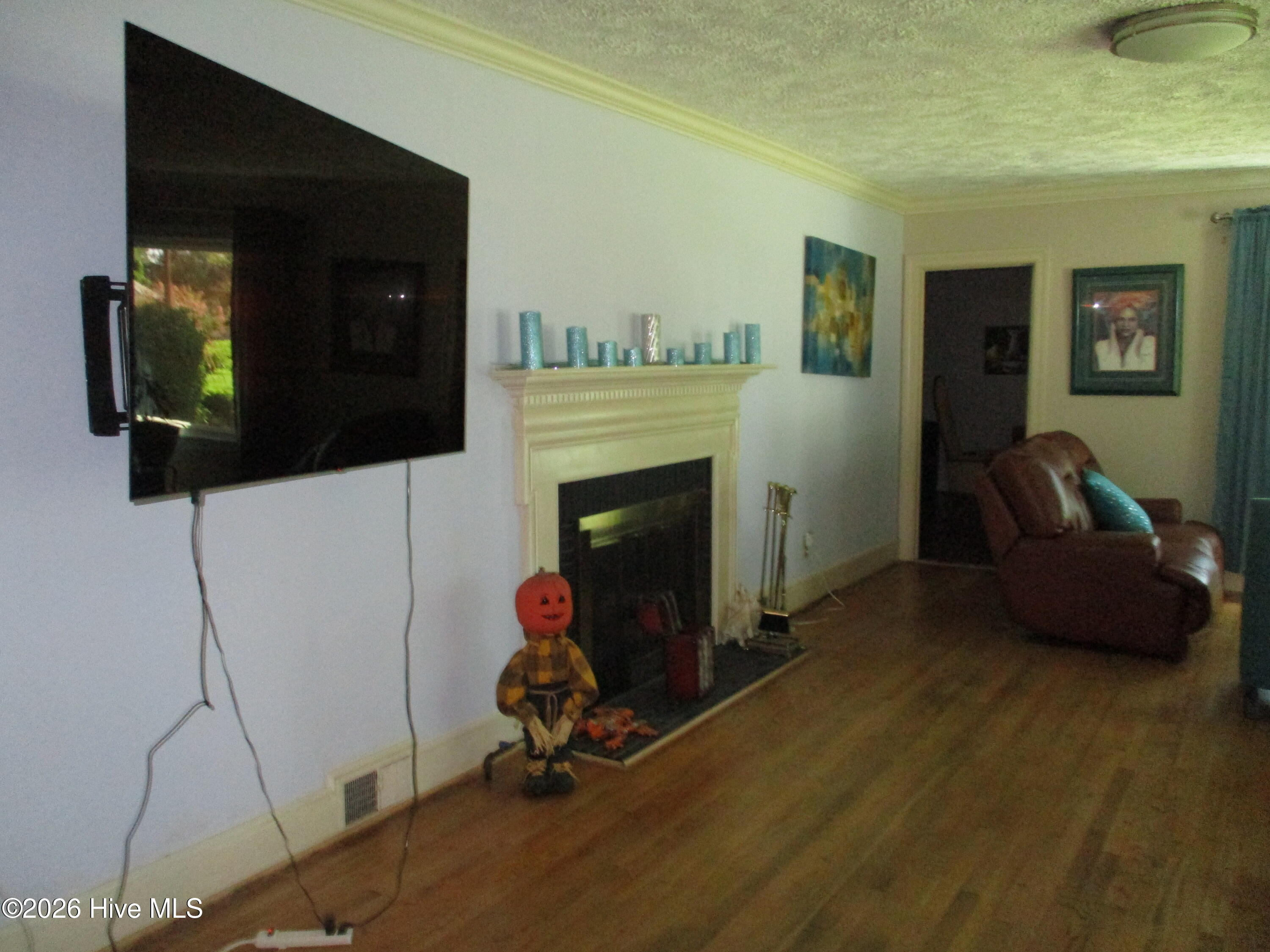 2201 Woodview Road Property Photo 5