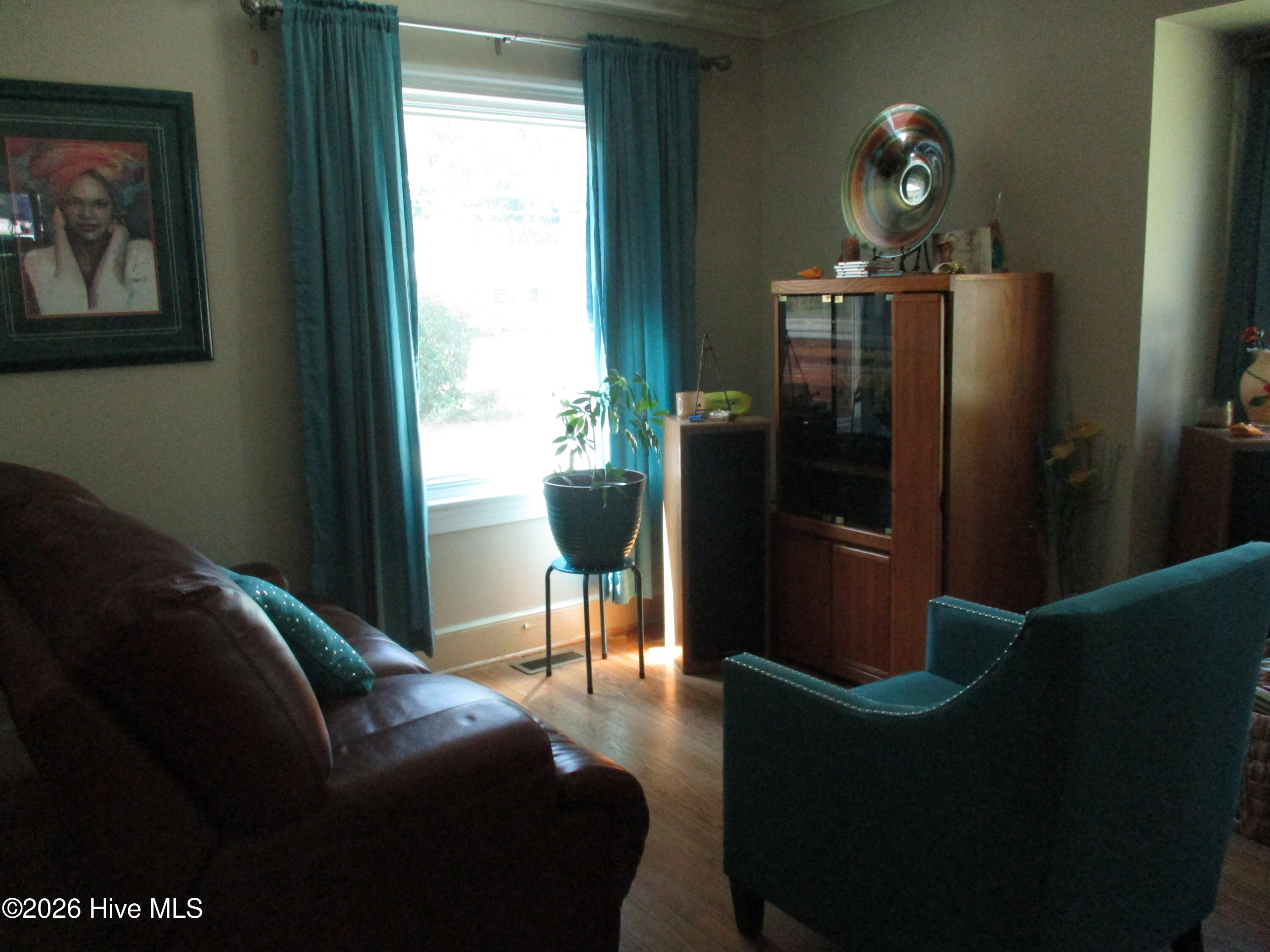 2201 Woodview Road Property Photo 8