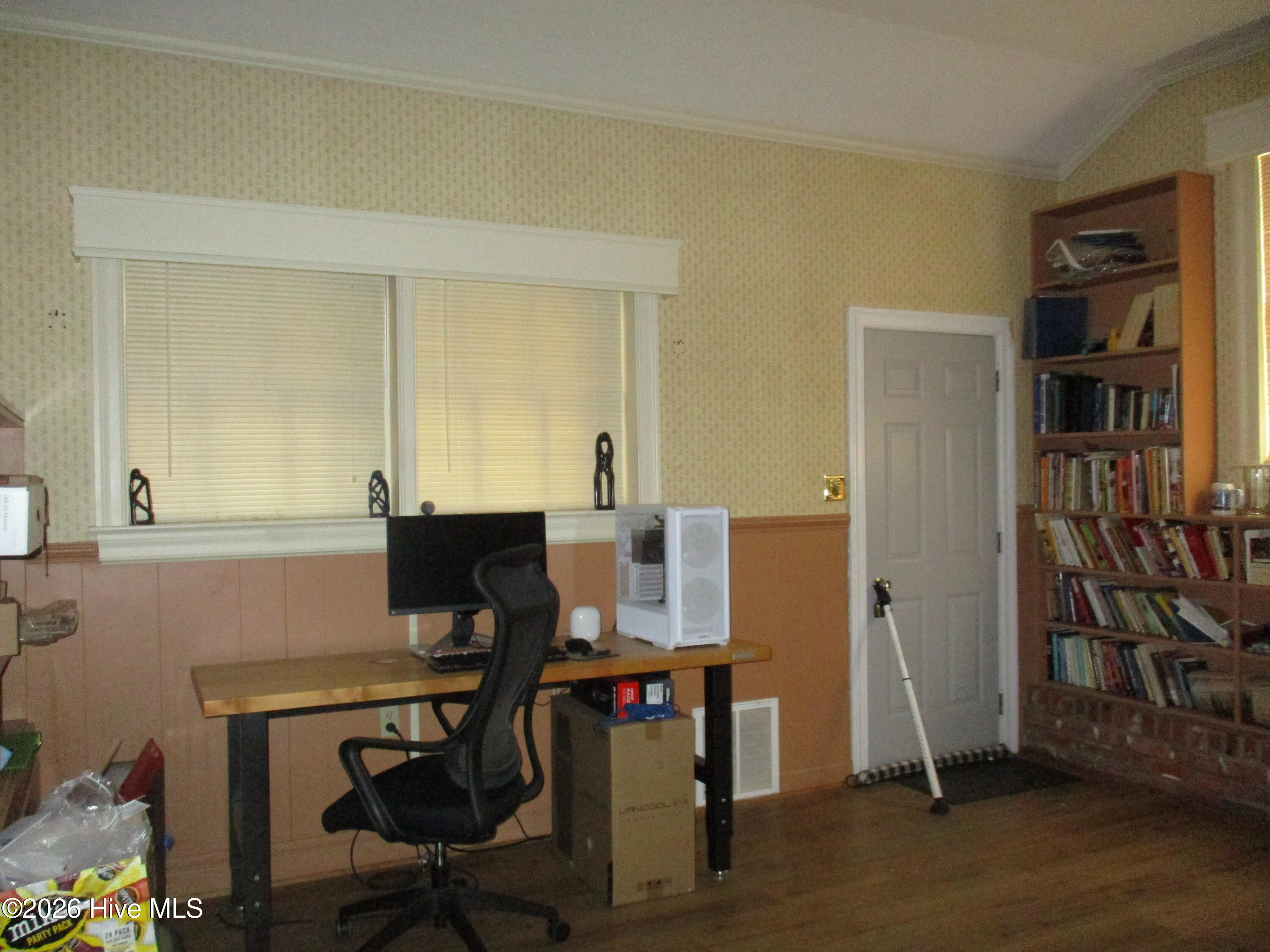 2201 Woodview Road Property Photo 14