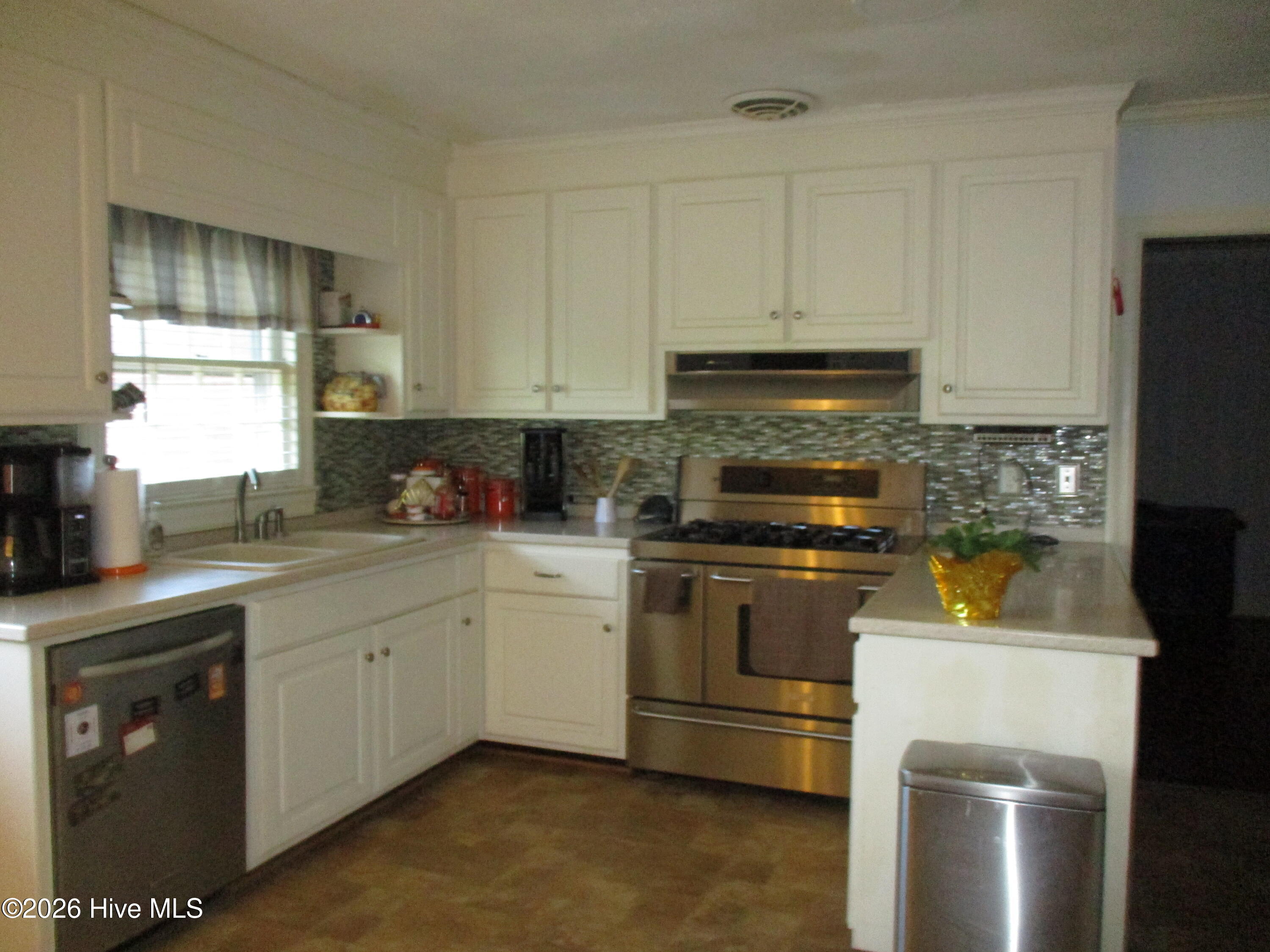 2201 Woodview Road Property Photo 18