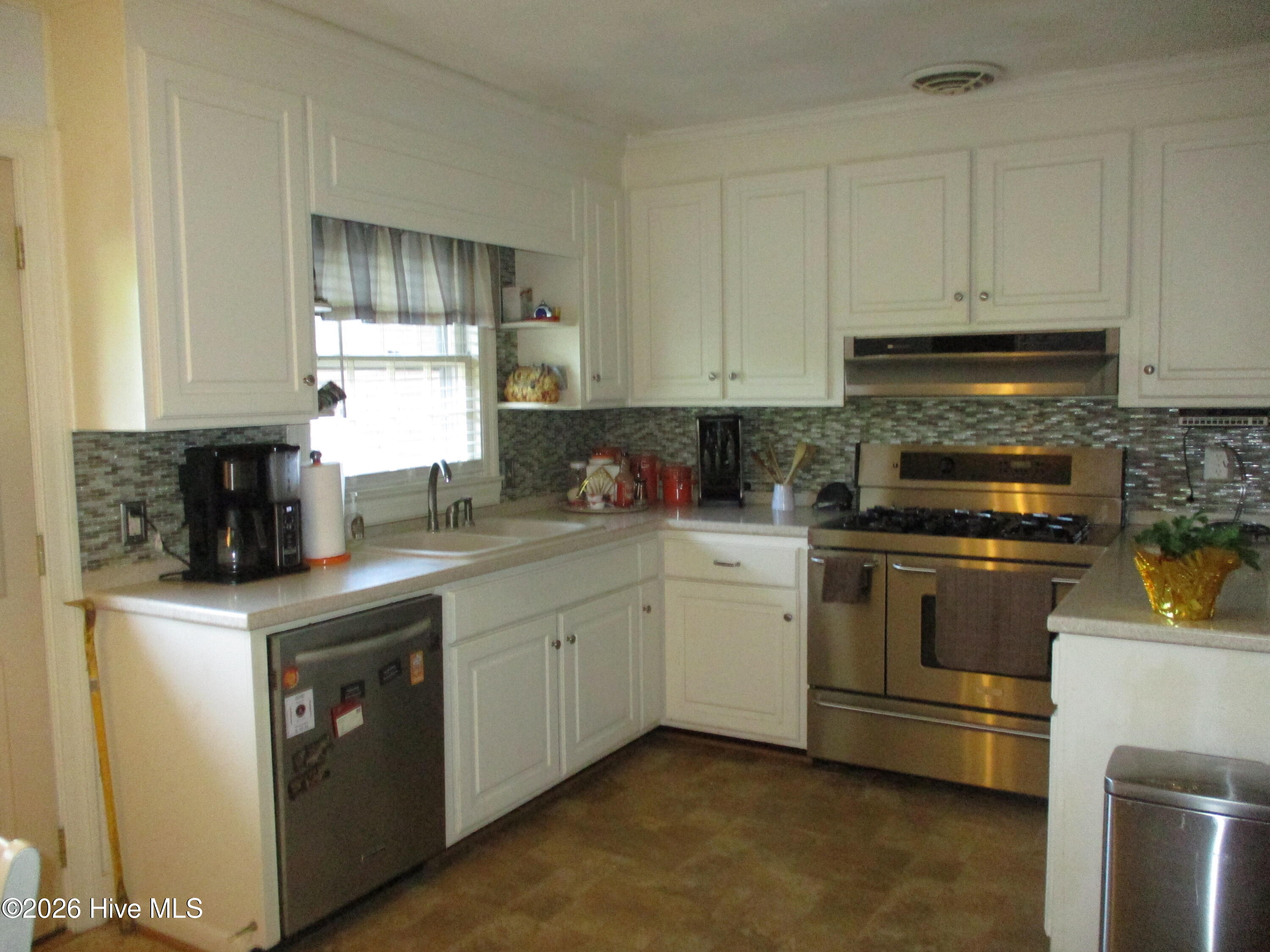 2201 Woodview Road Property Photo 19