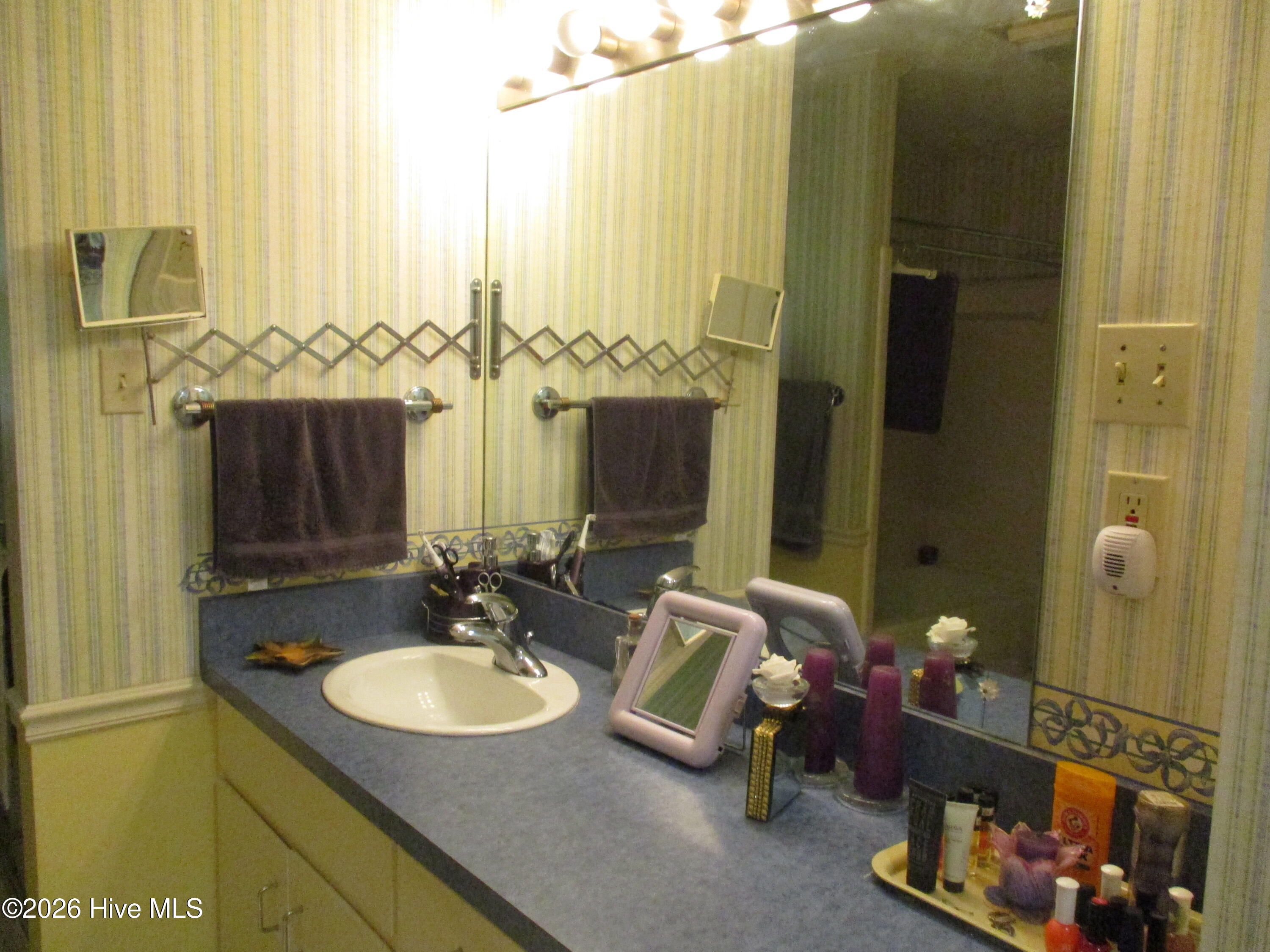 2201 Woodview Road Property Photo 43