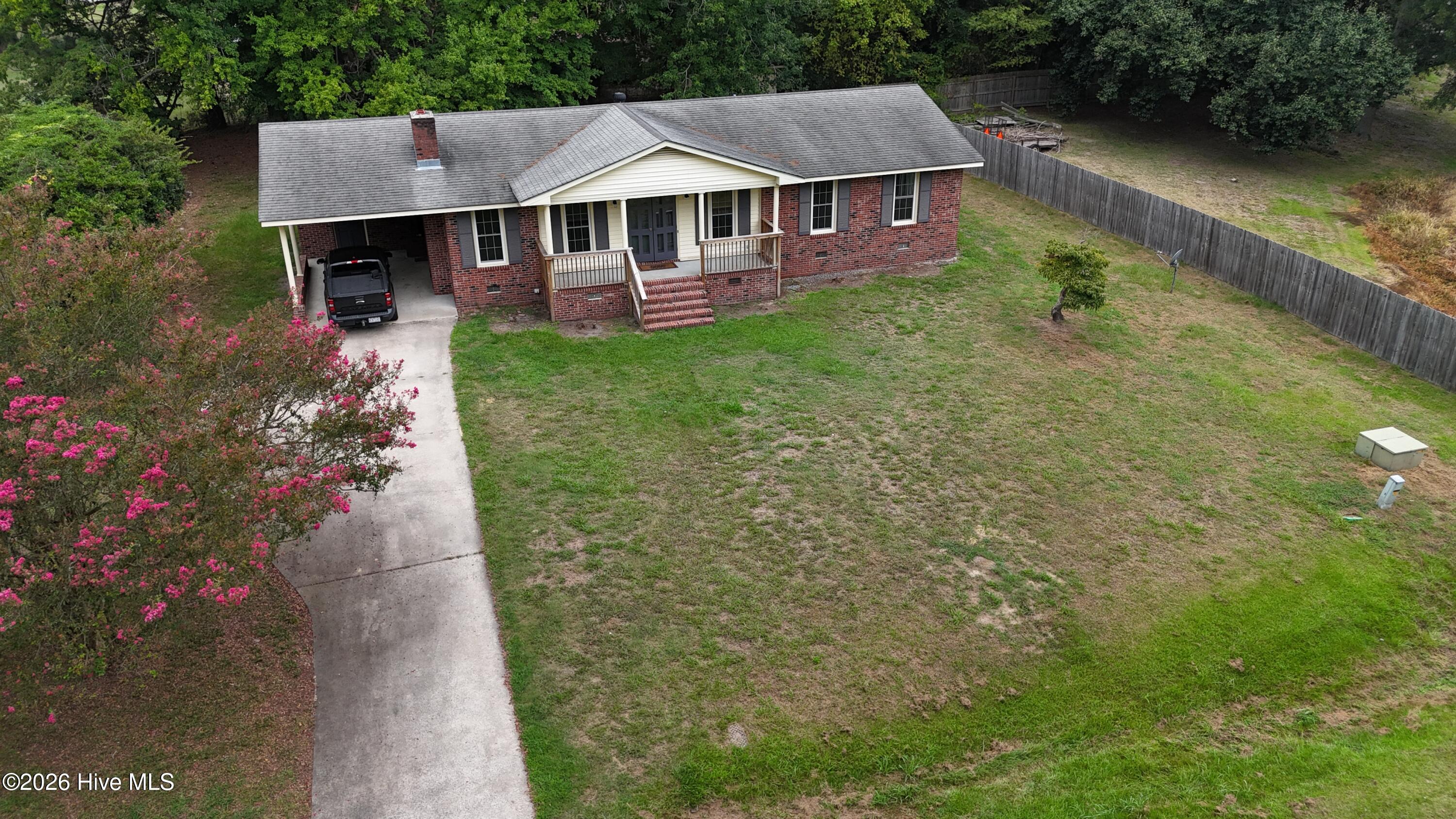 2010 Westwood Drive Property Photo 3