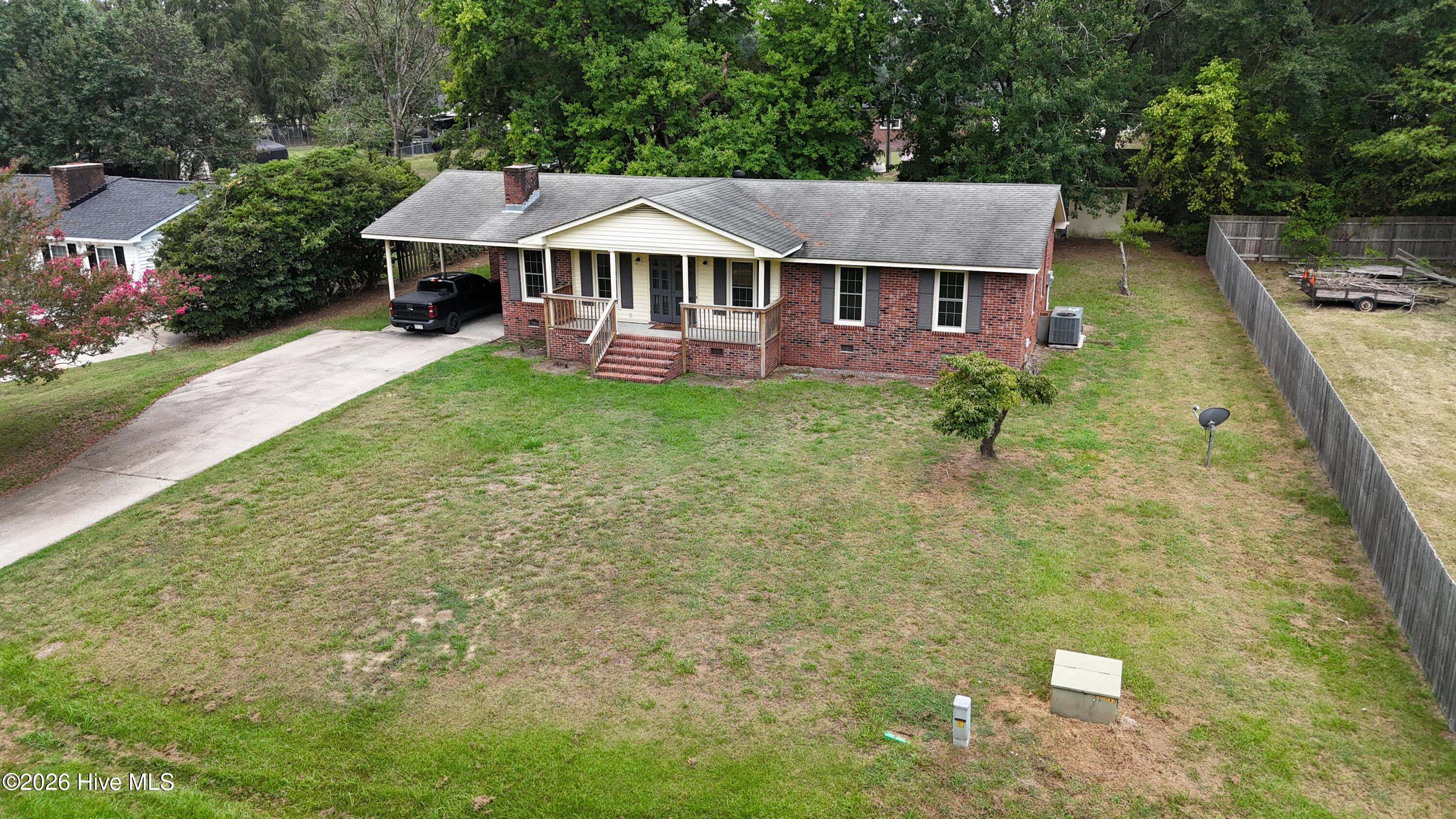 2010 Westwood Drive Property Photo 5