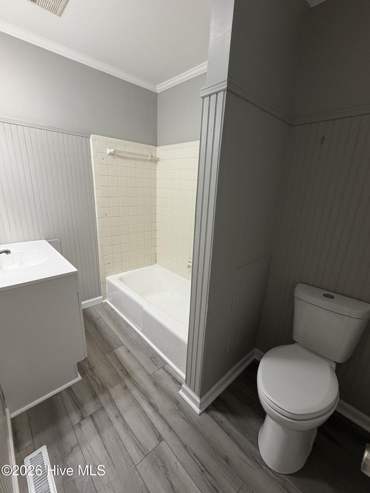 2010 Westwood Drive Property Photo 16