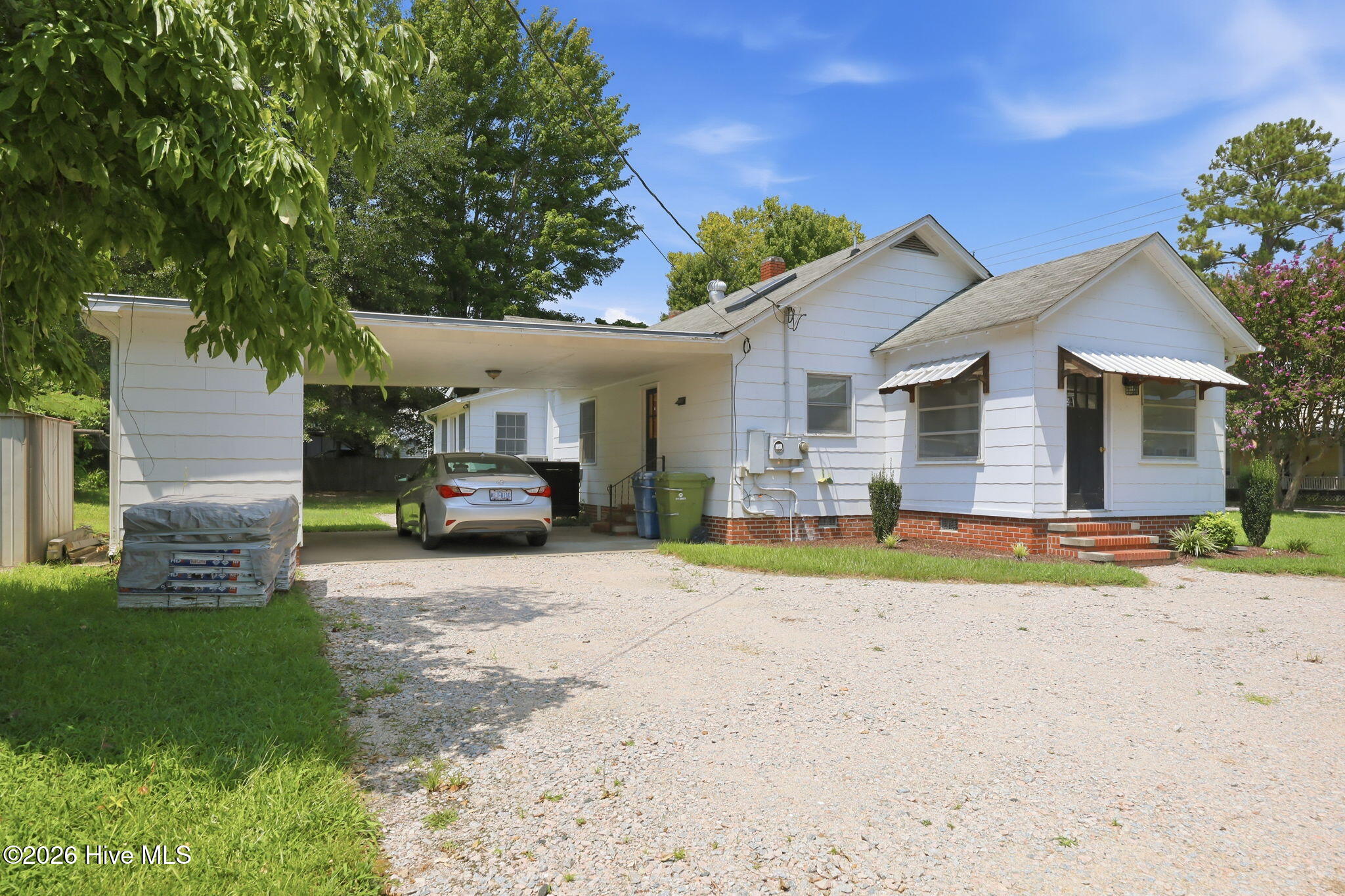 525 E 2nd Street Property Photo 2
