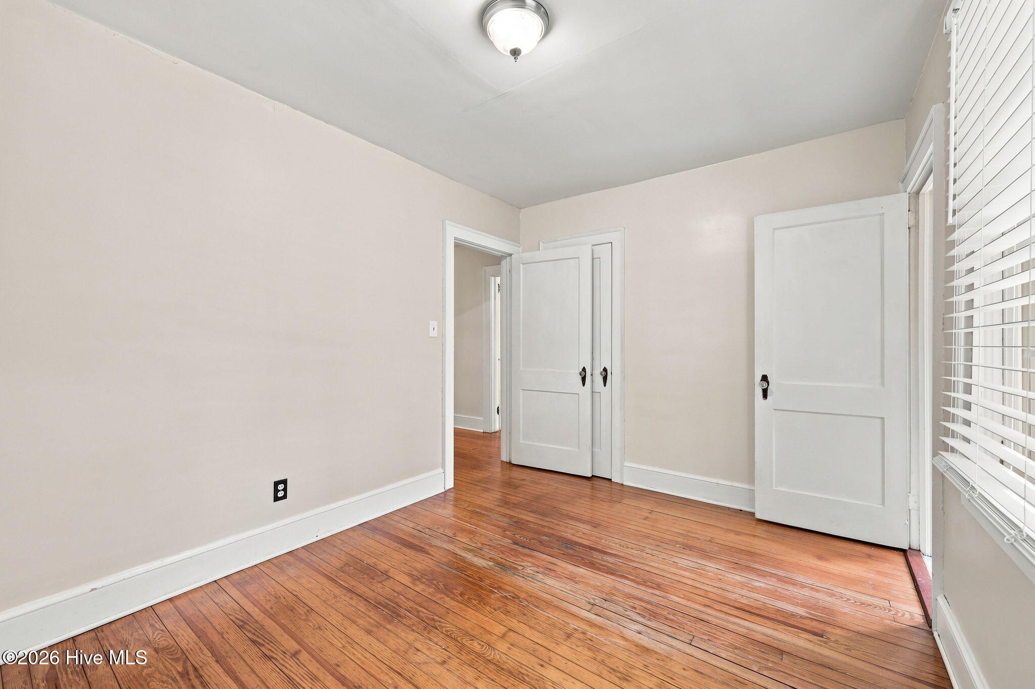 525 E 2nd Street Property Photo 27