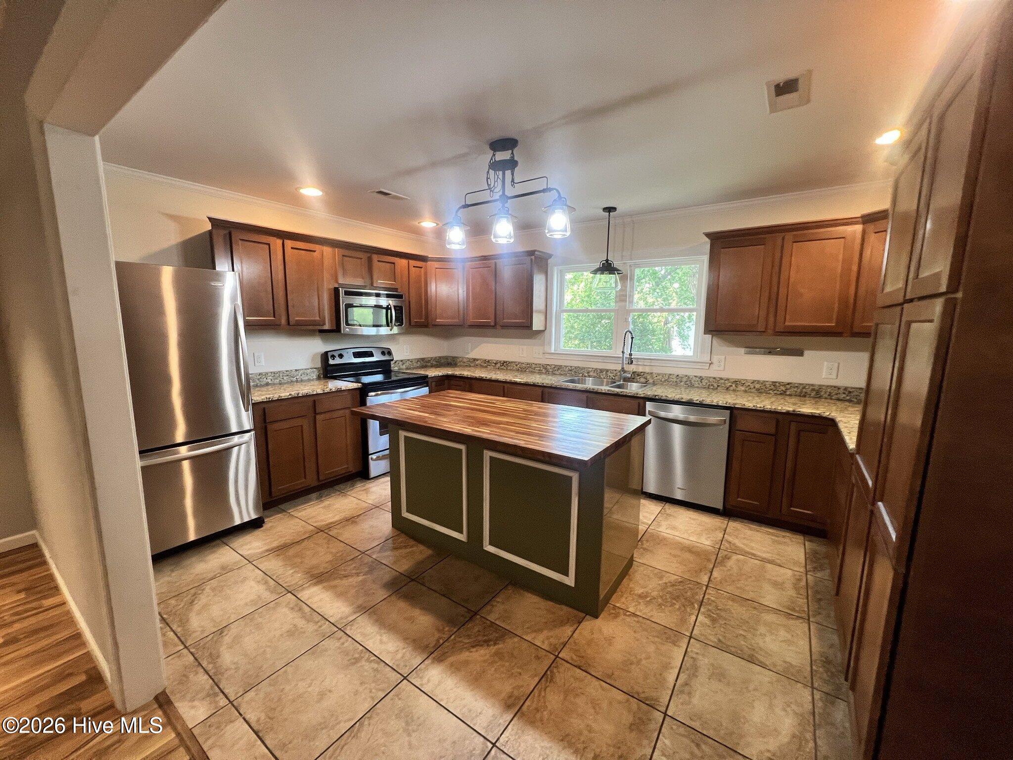 2504 Thomas Langston Road Property Photo 2
