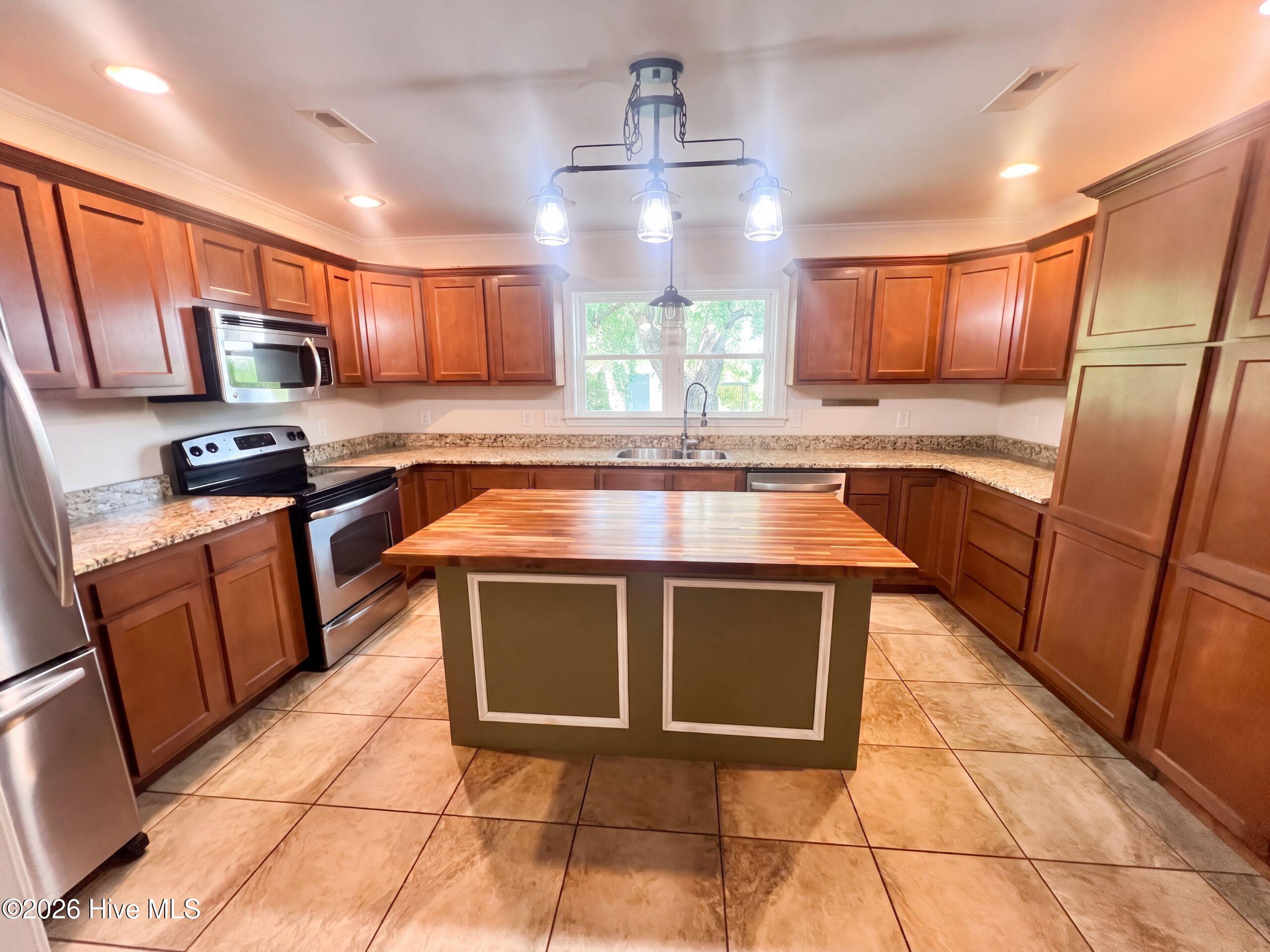 2504 Thomas Langston Road Property Photo 3