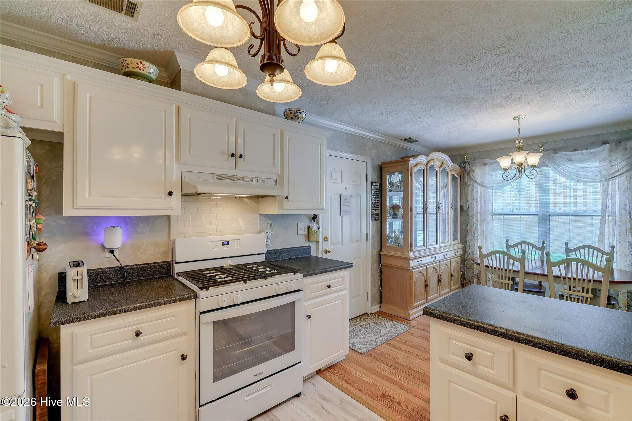 37 Hillwood Court Property Photo 19