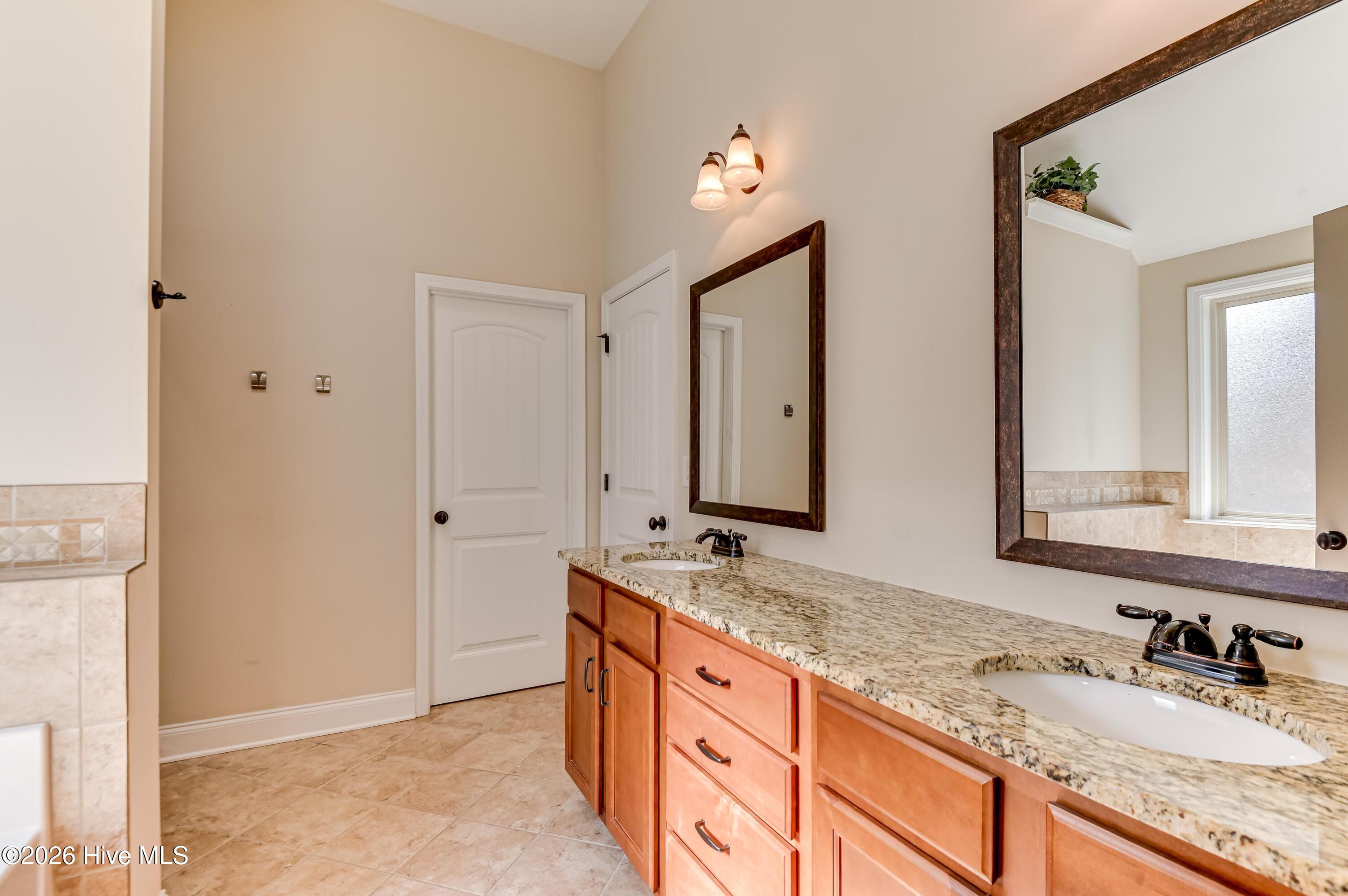 3830 Berkshire Way Property Photo 14