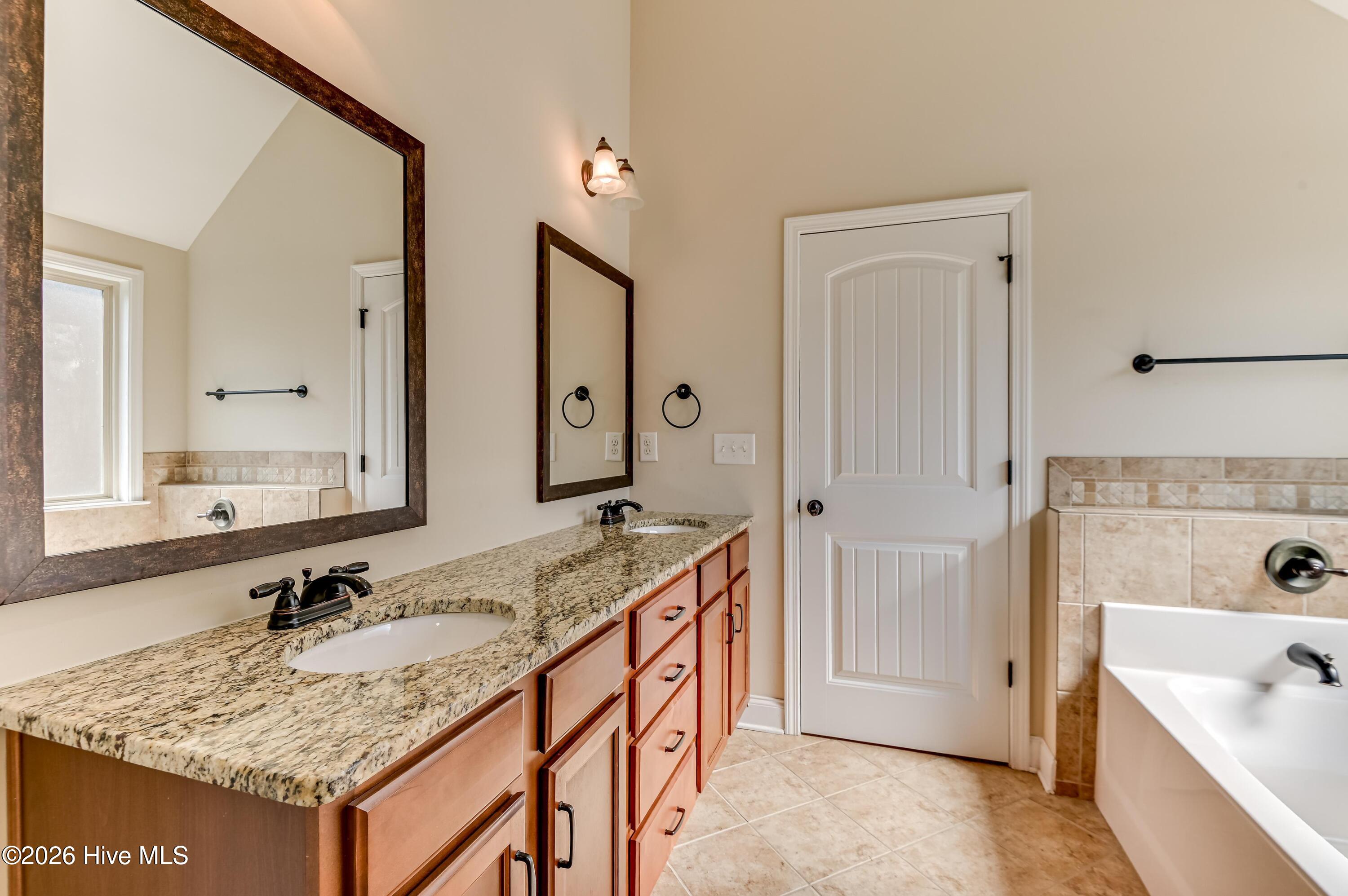 3830 Berkshire Way Property Photo 16