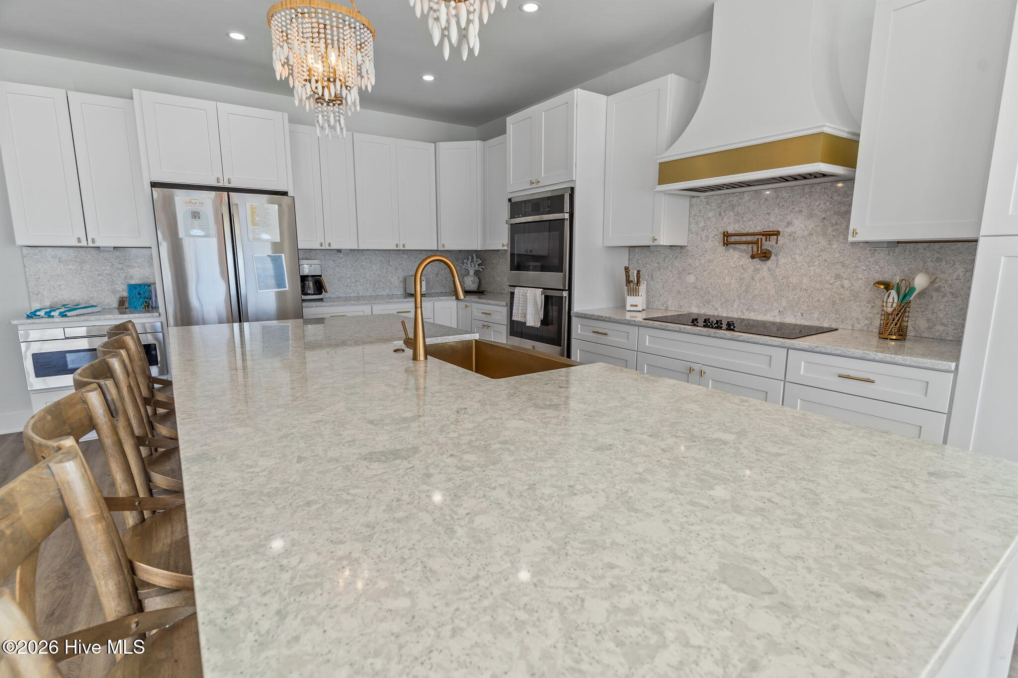 2205 E Beach Drive Property Photo 12