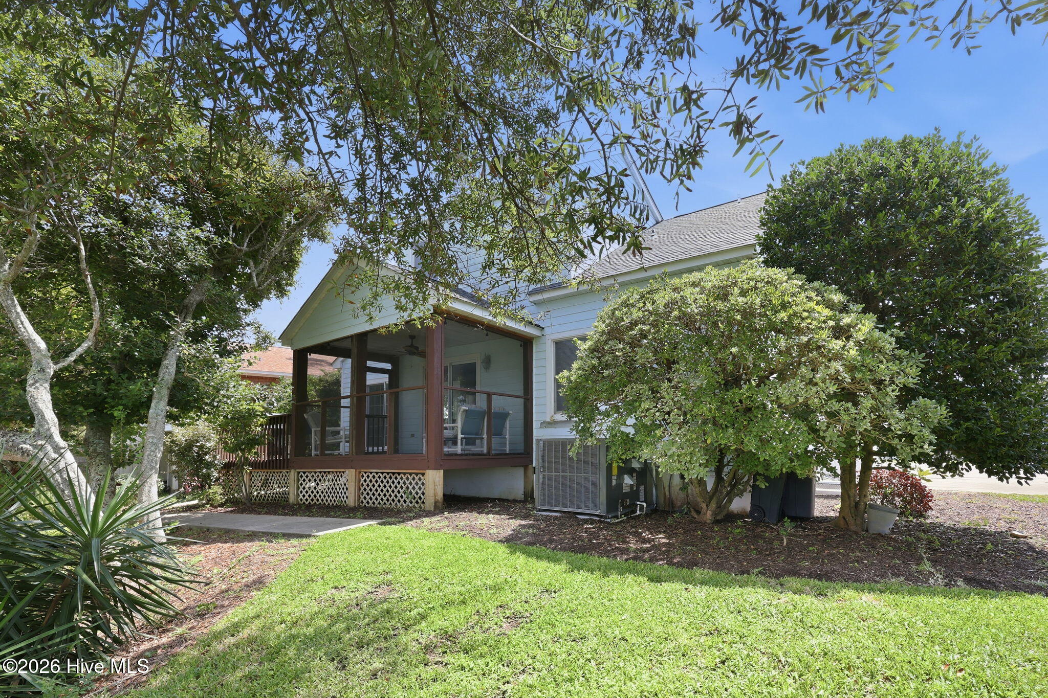 109 Oakleaf Drive Property Photo 2