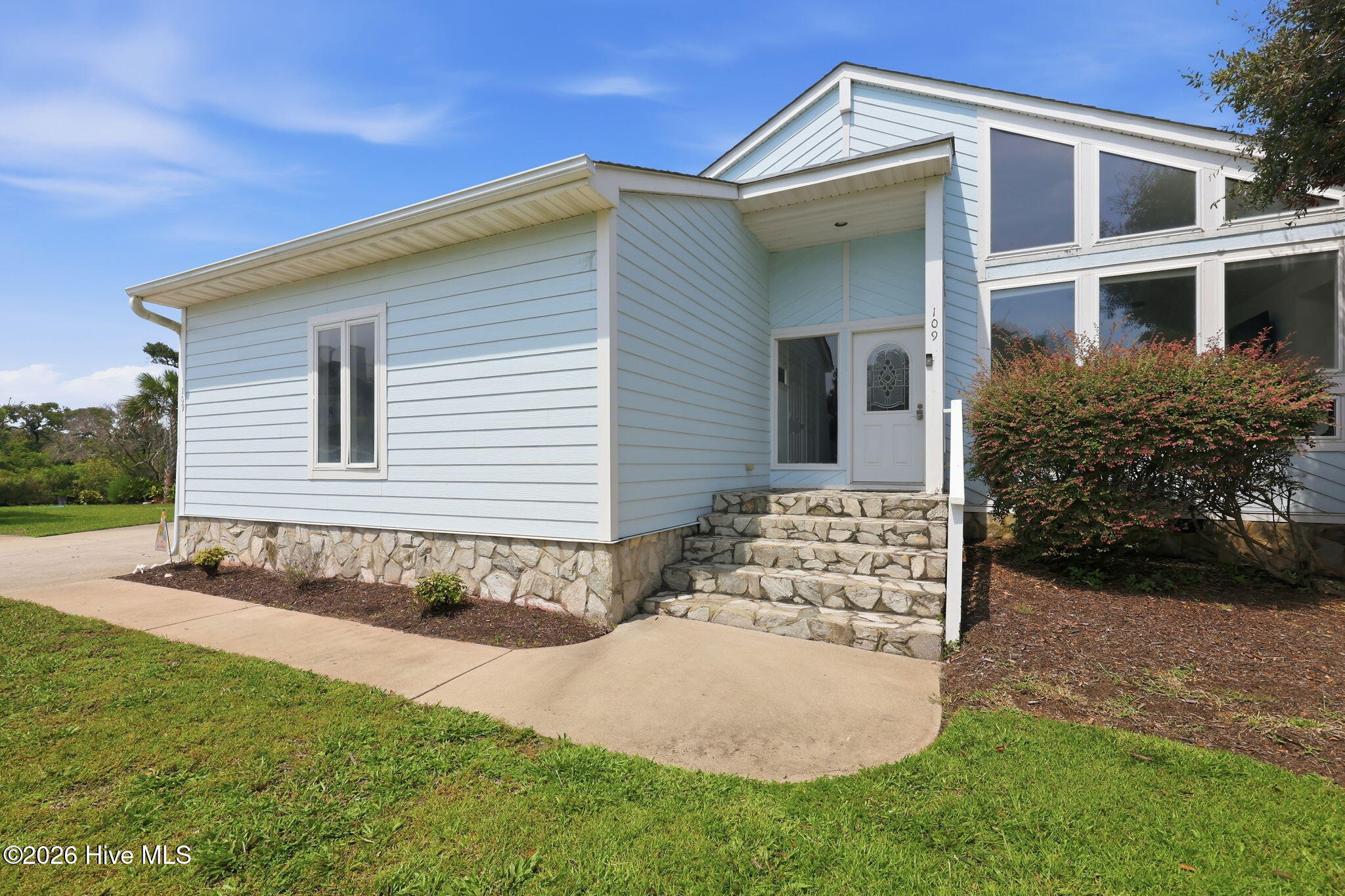 109 Oakleaf Drive Property Photo 3