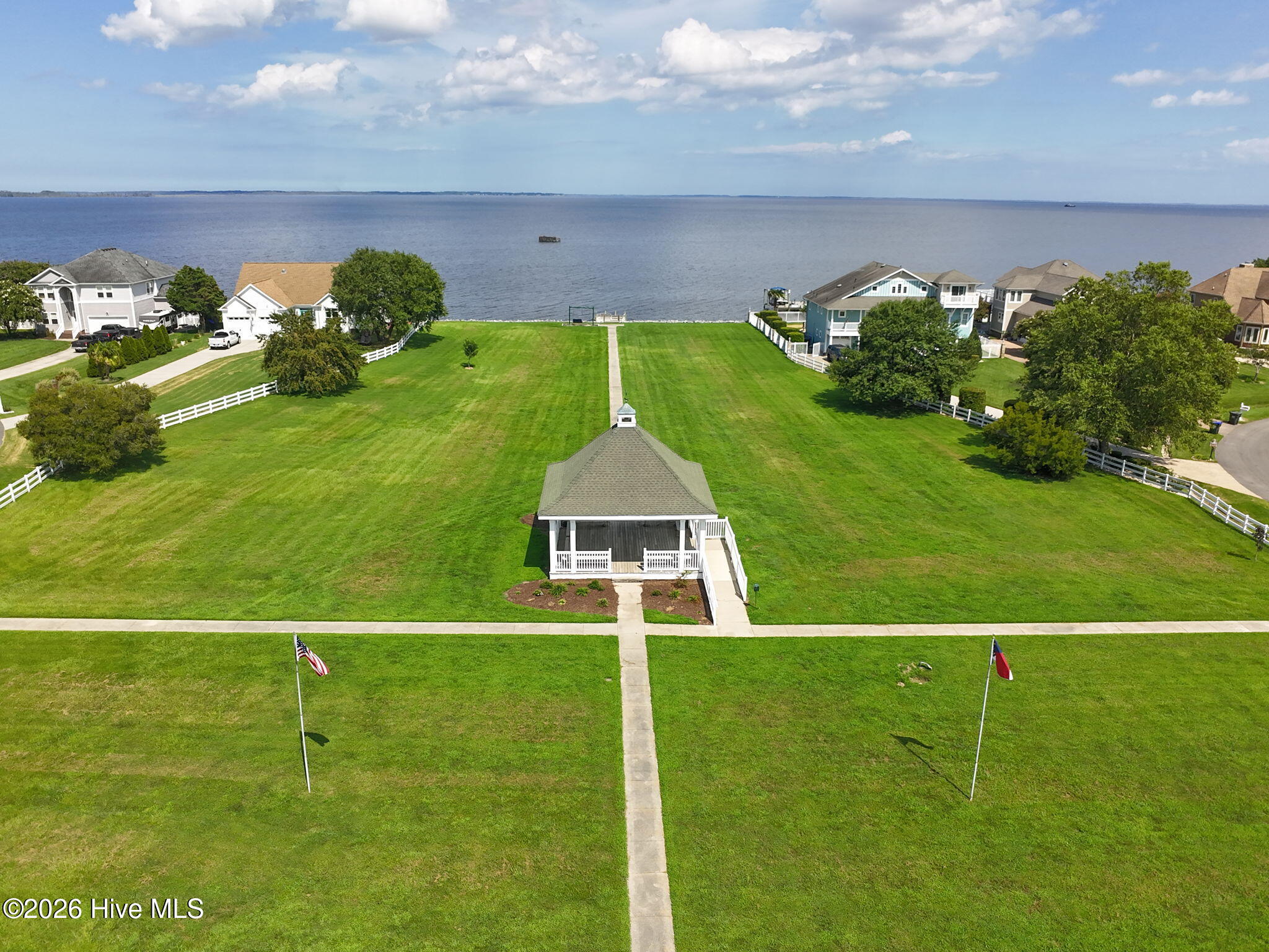 102 Blue Heron Cove Property Photo 4
