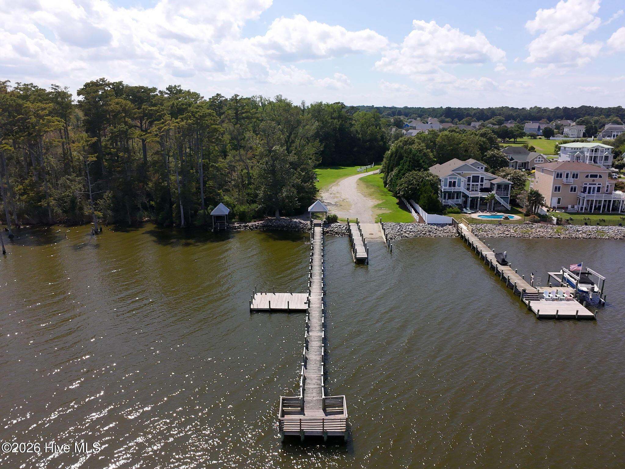 102 Blue Heron Cove Property Photo 5