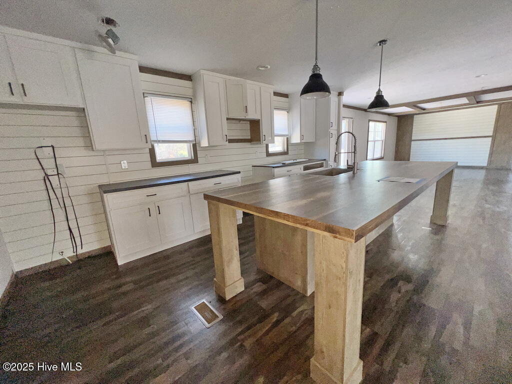 122 Riddick Street Property Photo 2