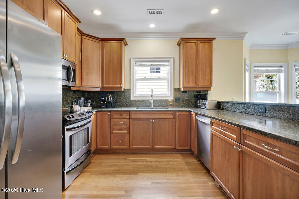 1516 S Lake Park Boulevard 1 Property Photo 8