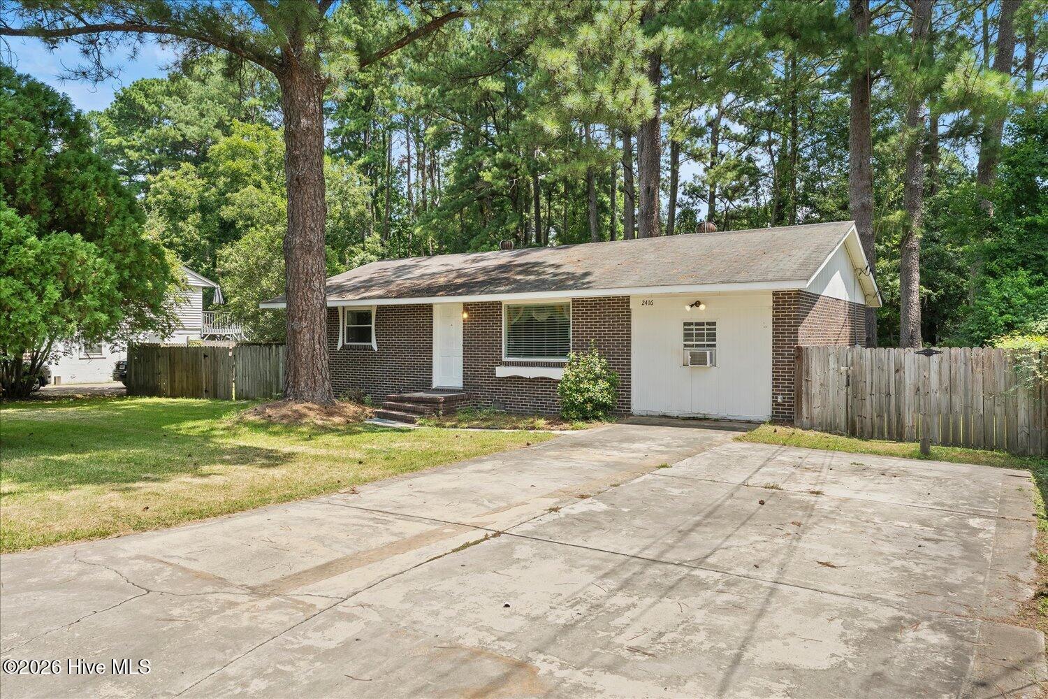 2416 Southgate Drive Property Photo 2