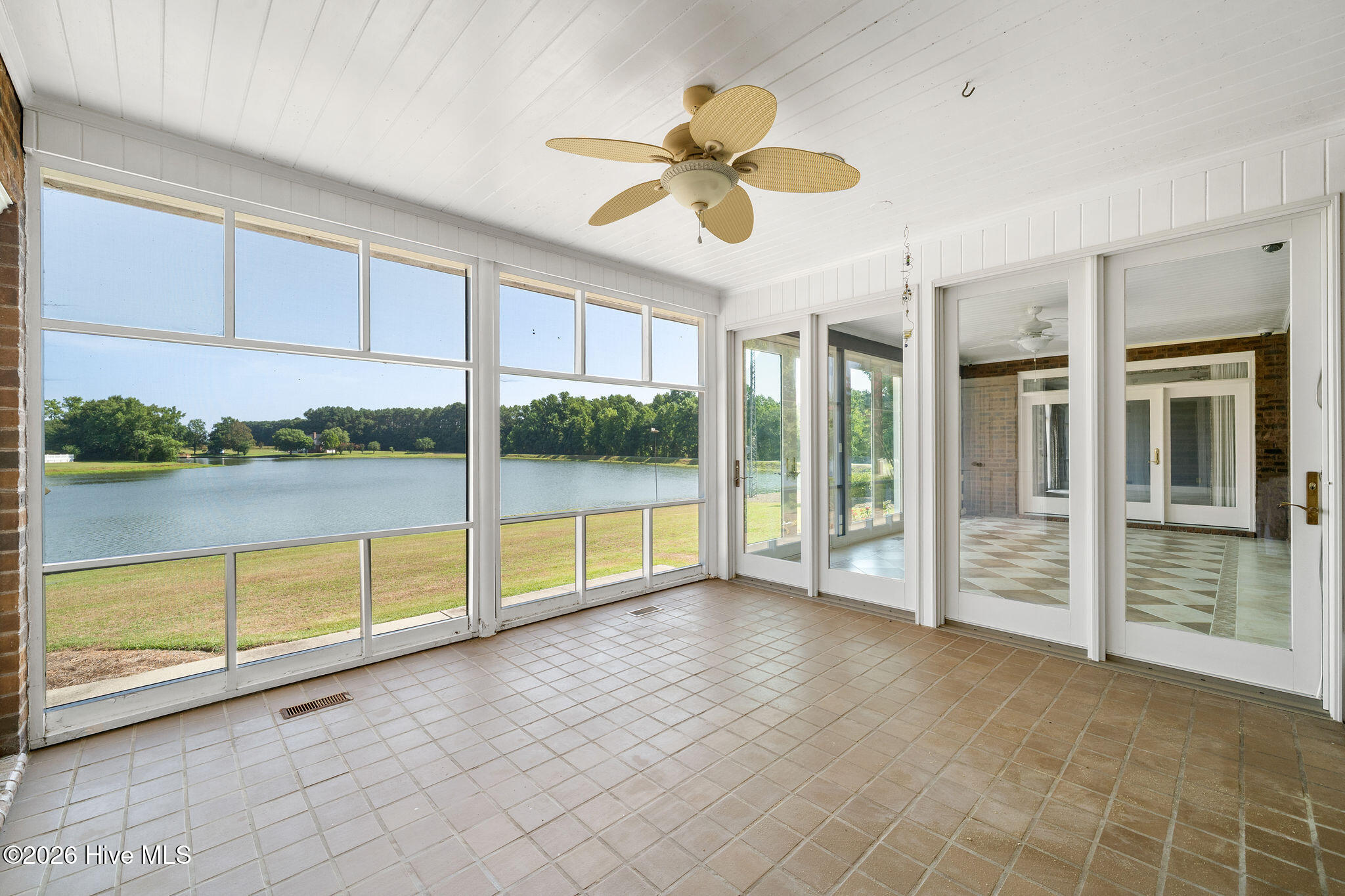 506 Lake Shore Drive Property Photo 14