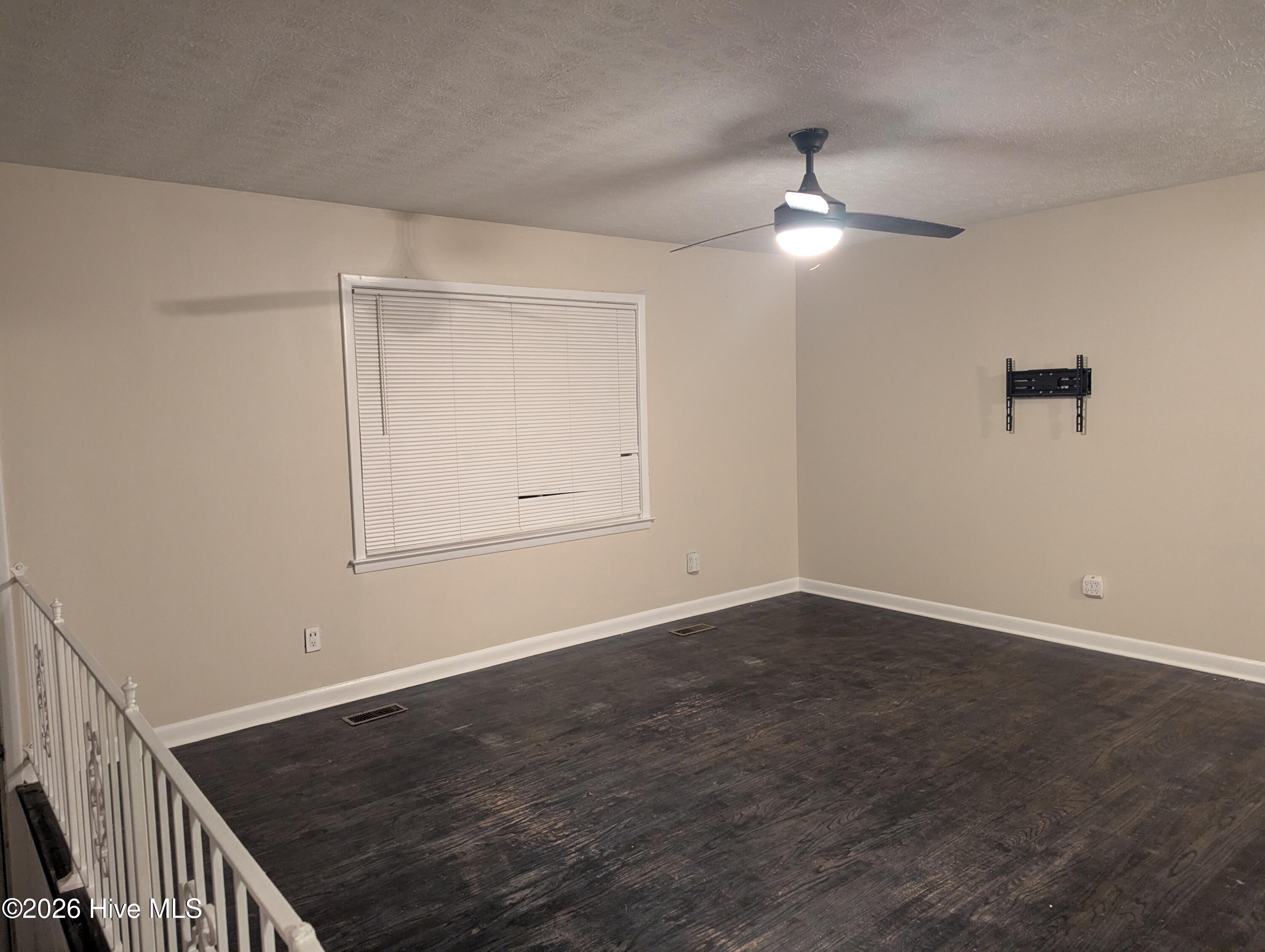 1020 Riverside Circle Property Photo 3