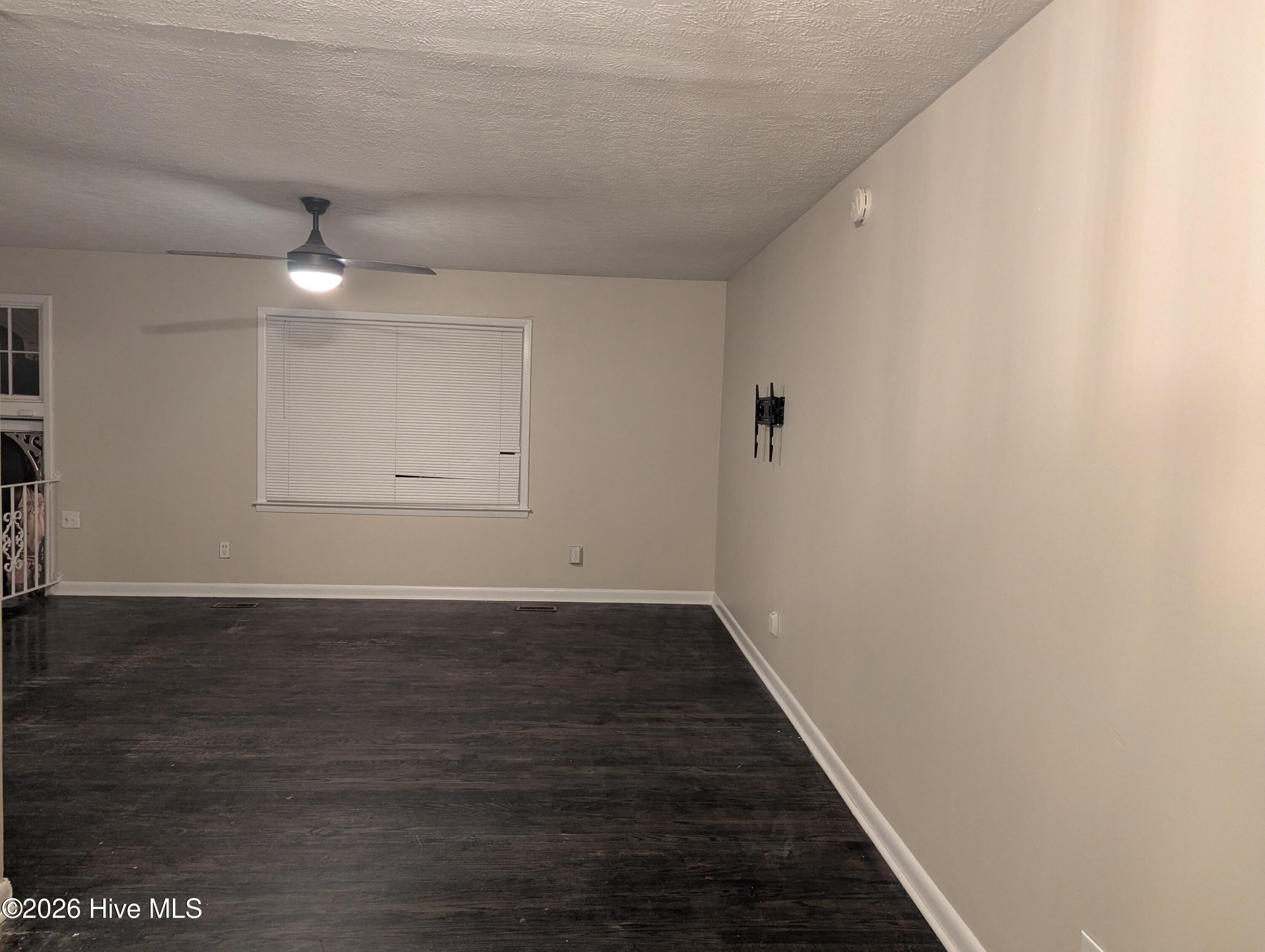 1020 Riverside Circle Property Photo 4