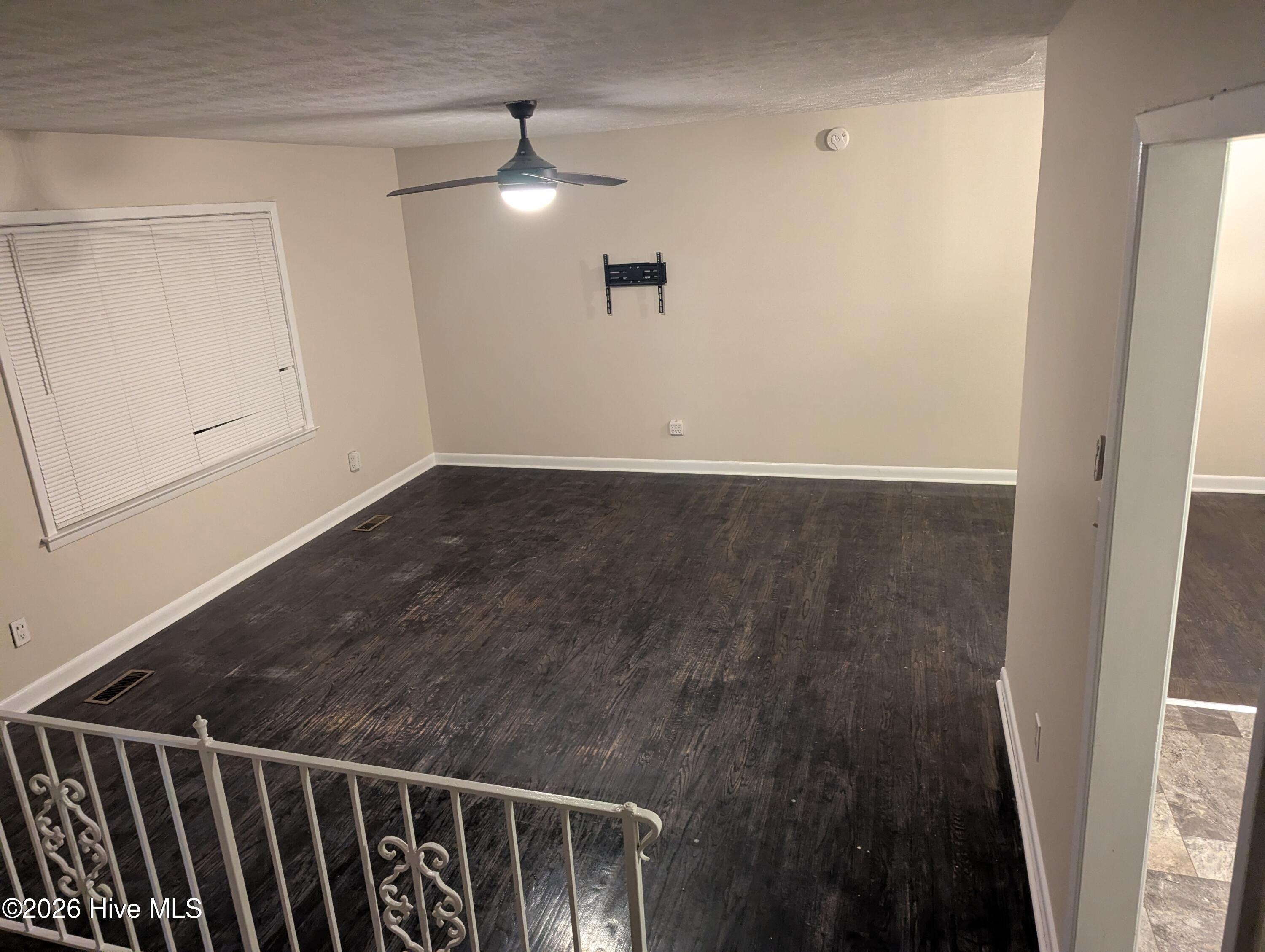 1020 Riverside Circle Property Photo 5