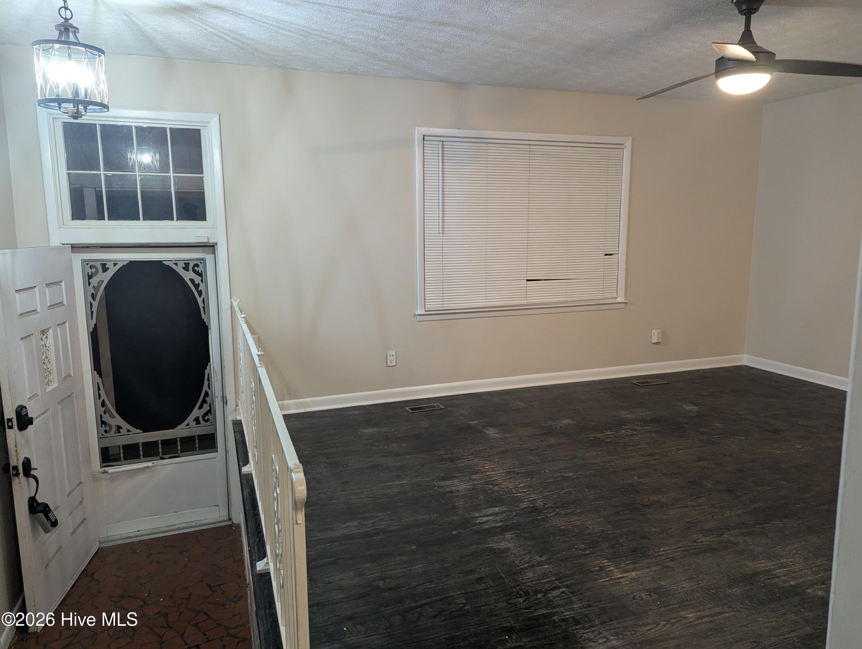 1020 Riverside Circle Property Photo 6