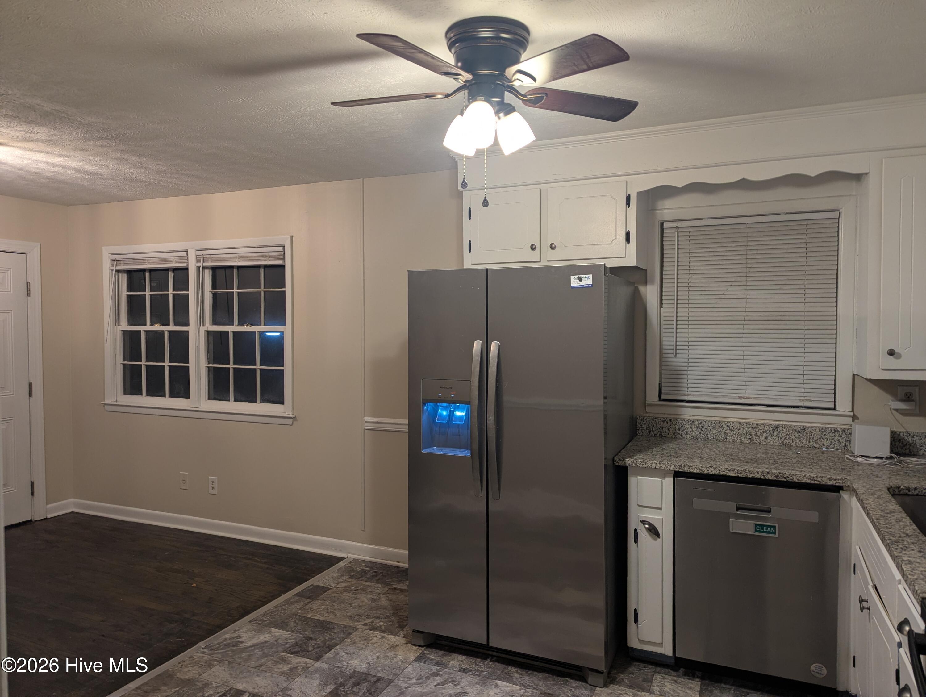 1020 Riverside Circle Property Photo 7