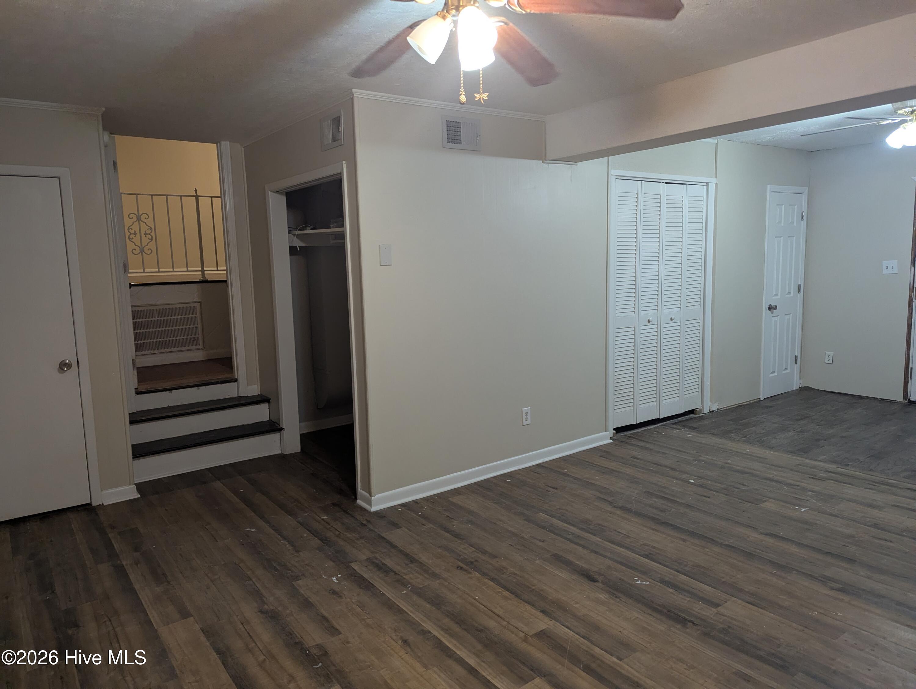 1020 Riverside Circle Property Photo 9
