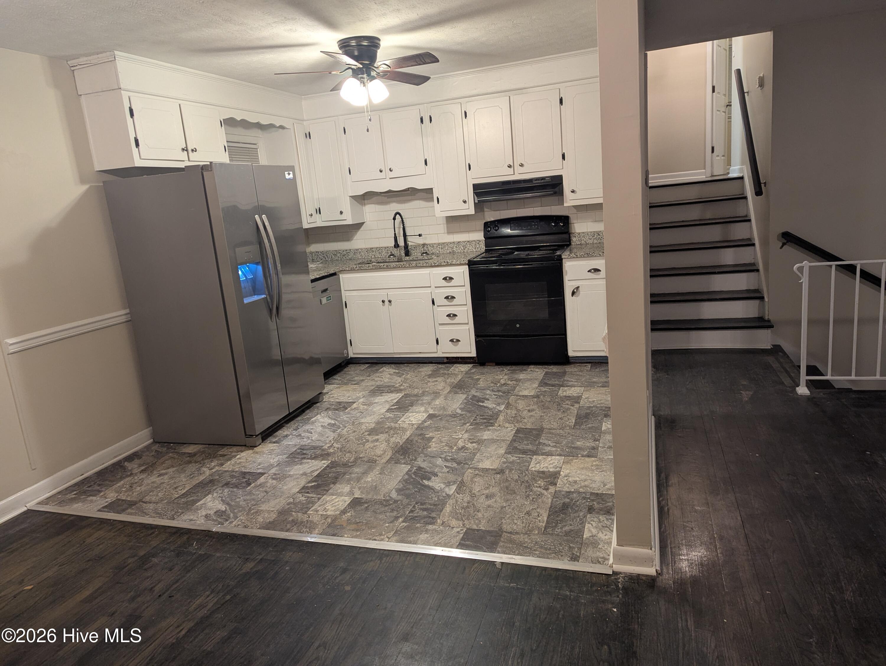 1020 Riverside Circle Property Photo 11
