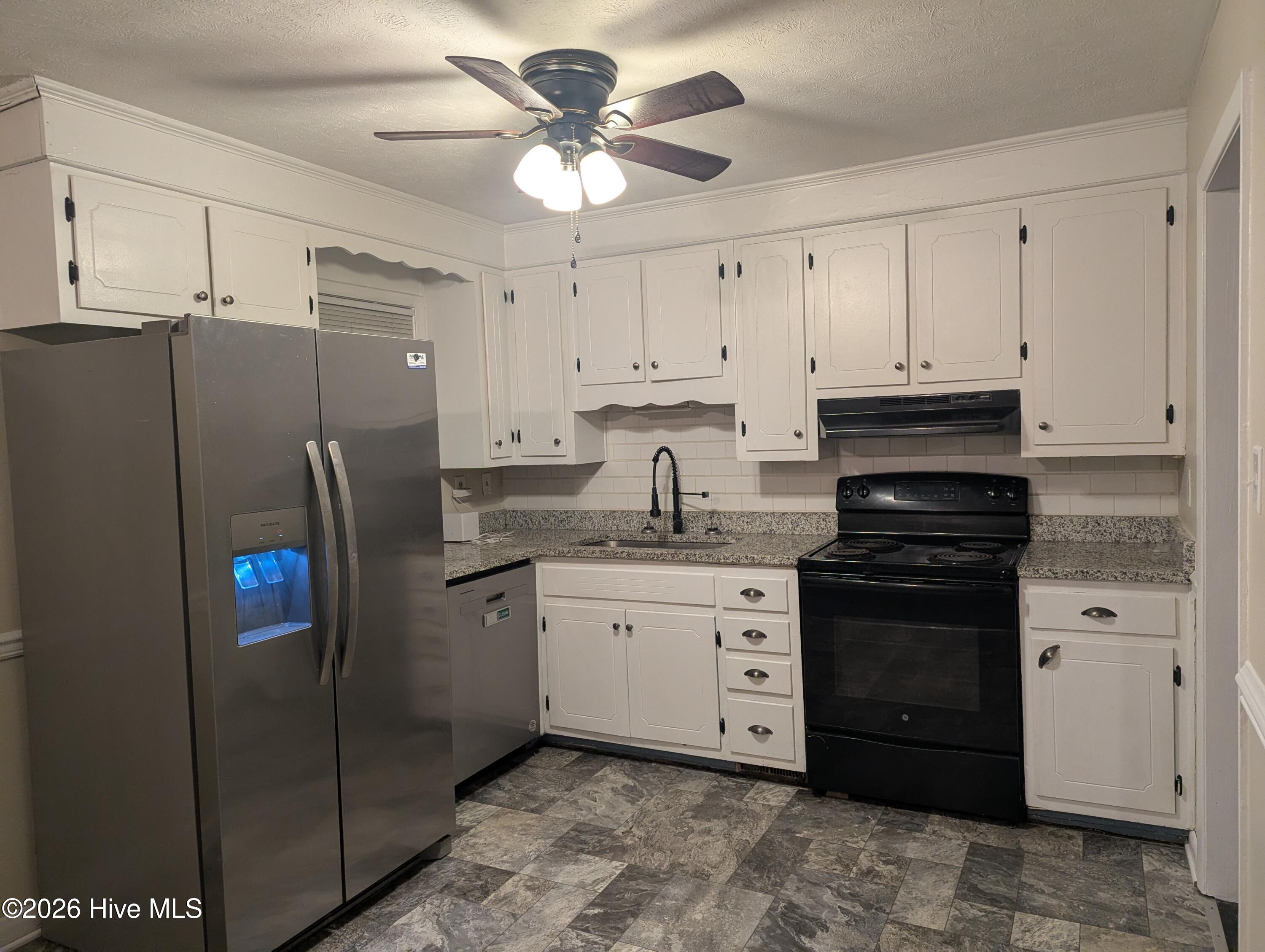 1020 Riverside Circle Property Photo 13