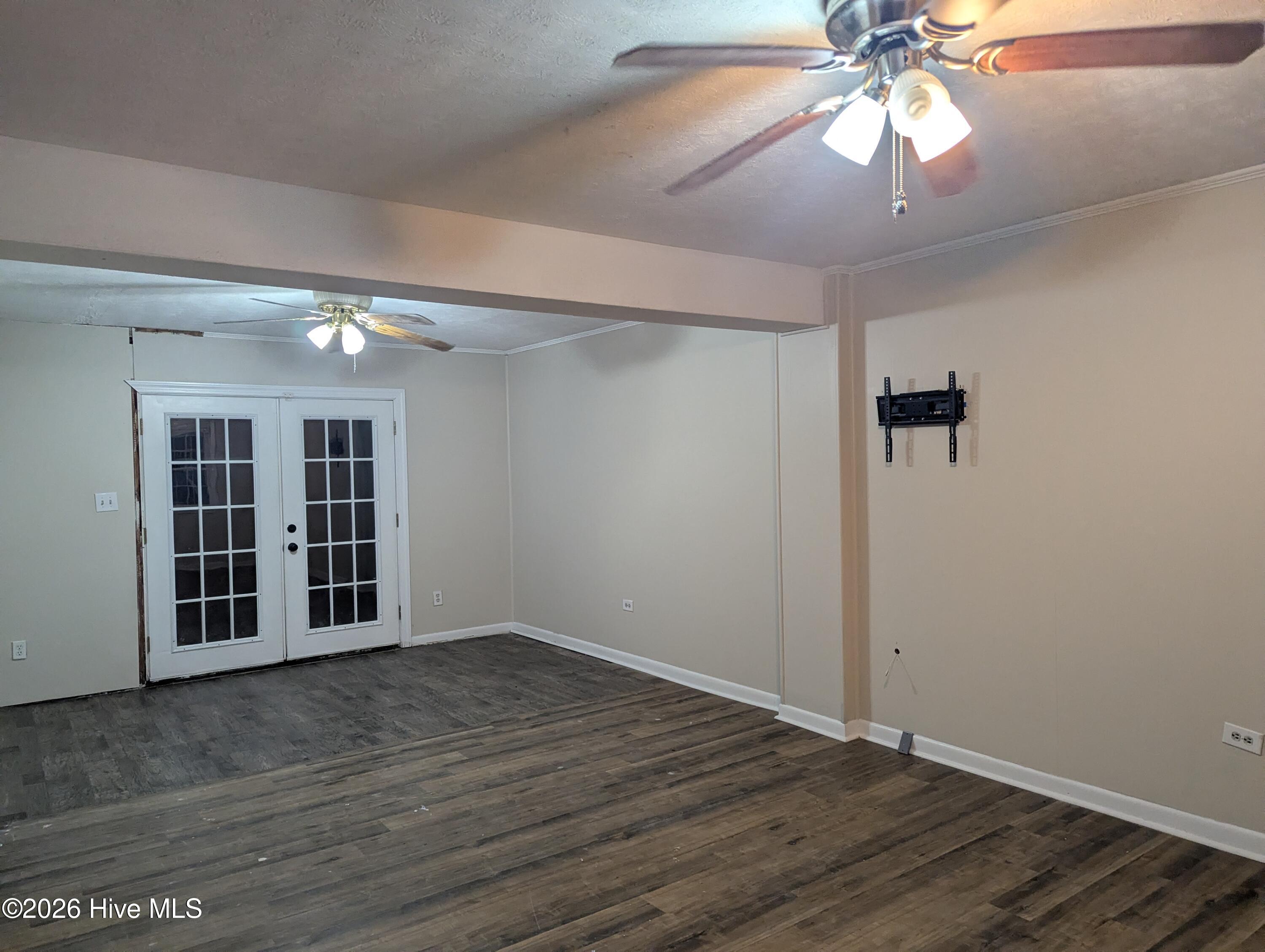 1020 Riverside Circle Property Photo 24