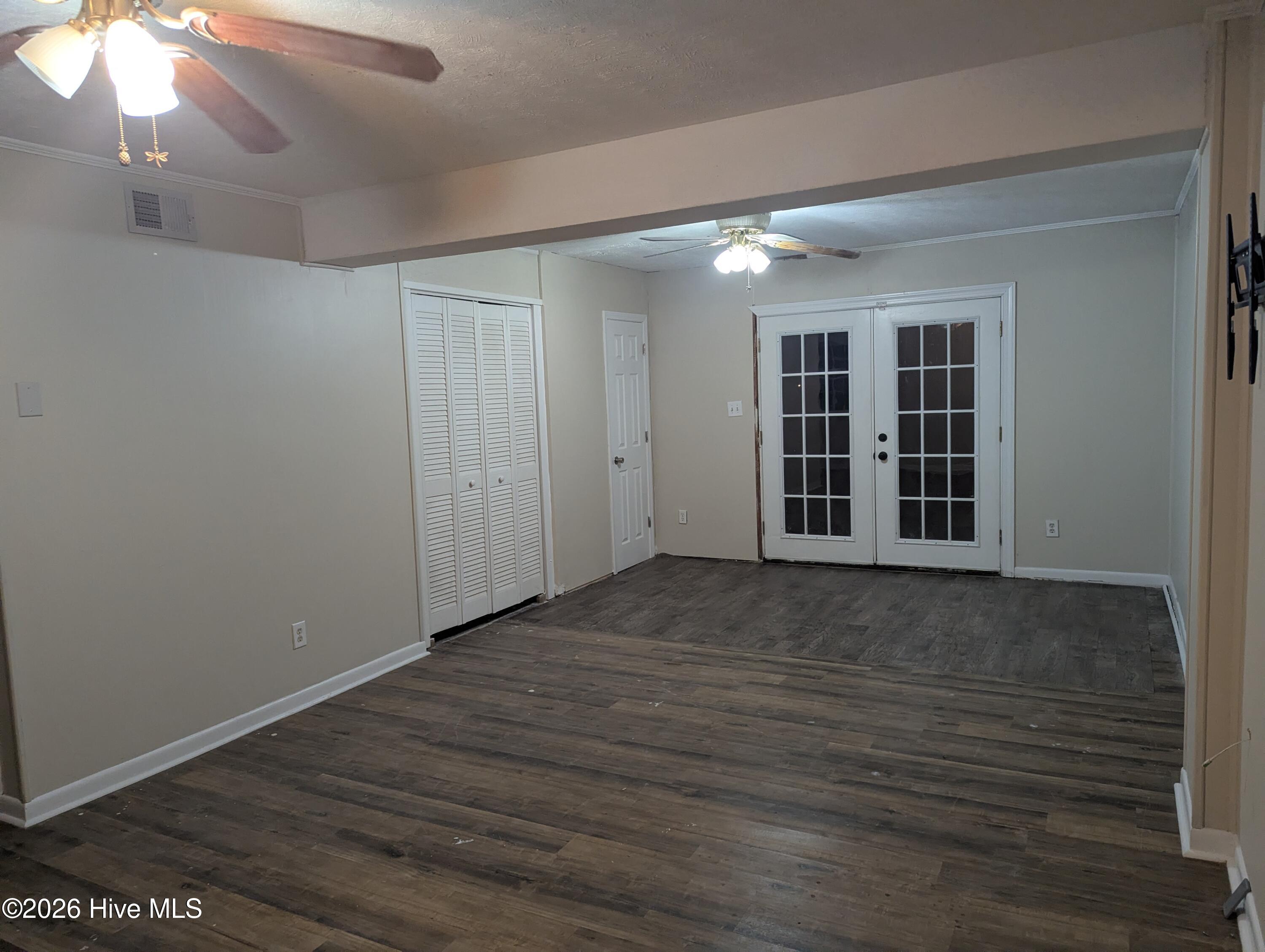 1020 Riverside Circle Property Photo 25