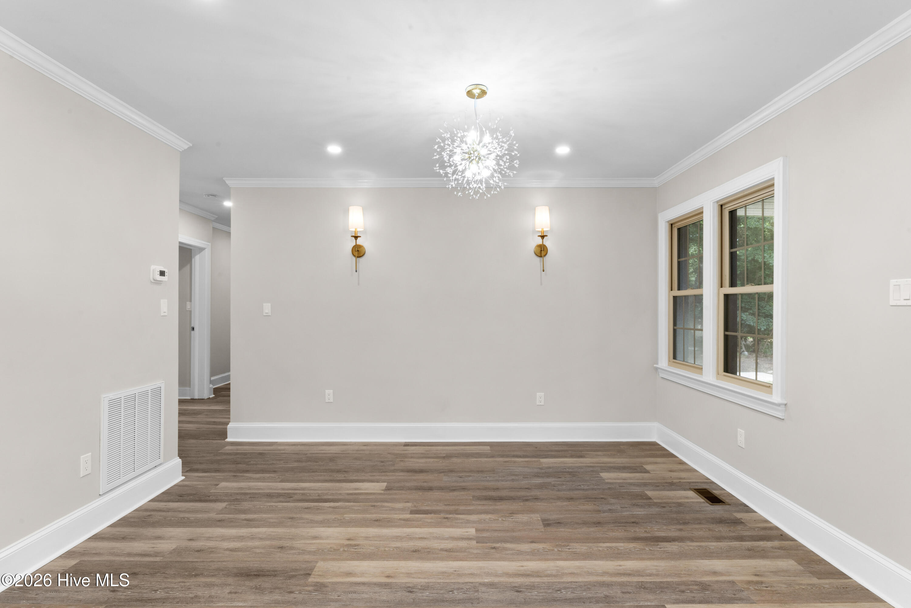 533 W College Street Property Photo 13