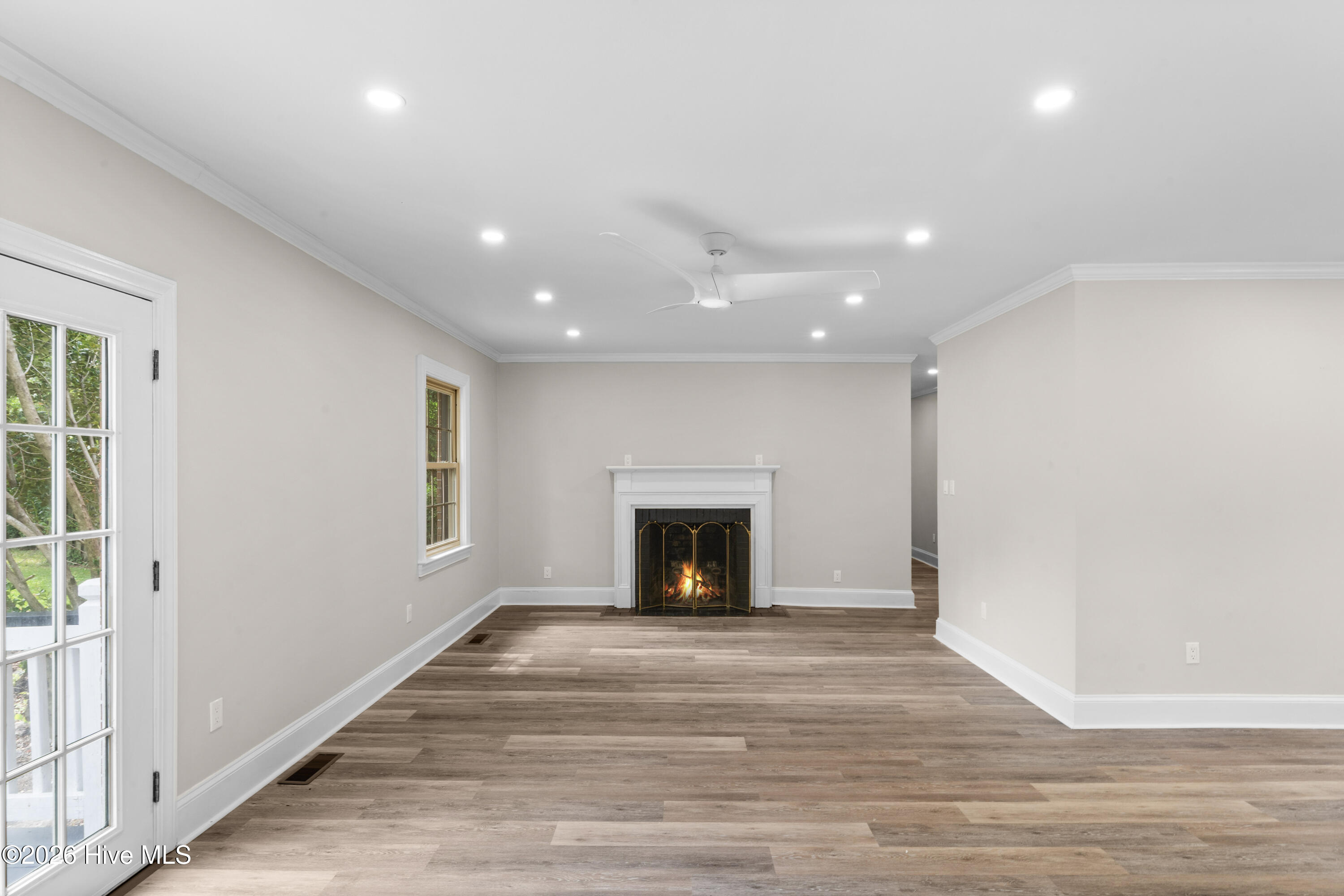 533 W College Street Property Photo 24