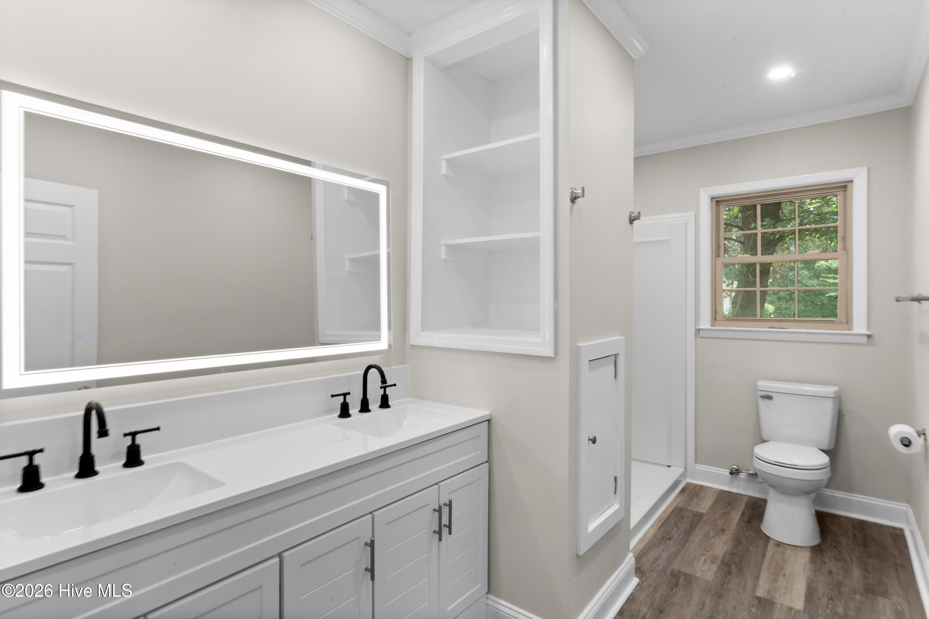 533 W College Street Property Photo 28