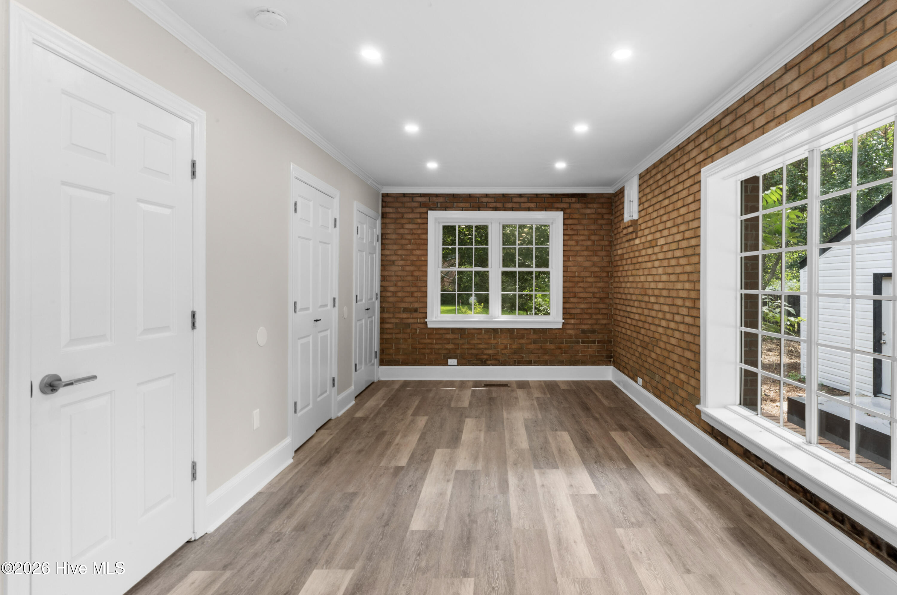 533 W College Street Property Photo 30
