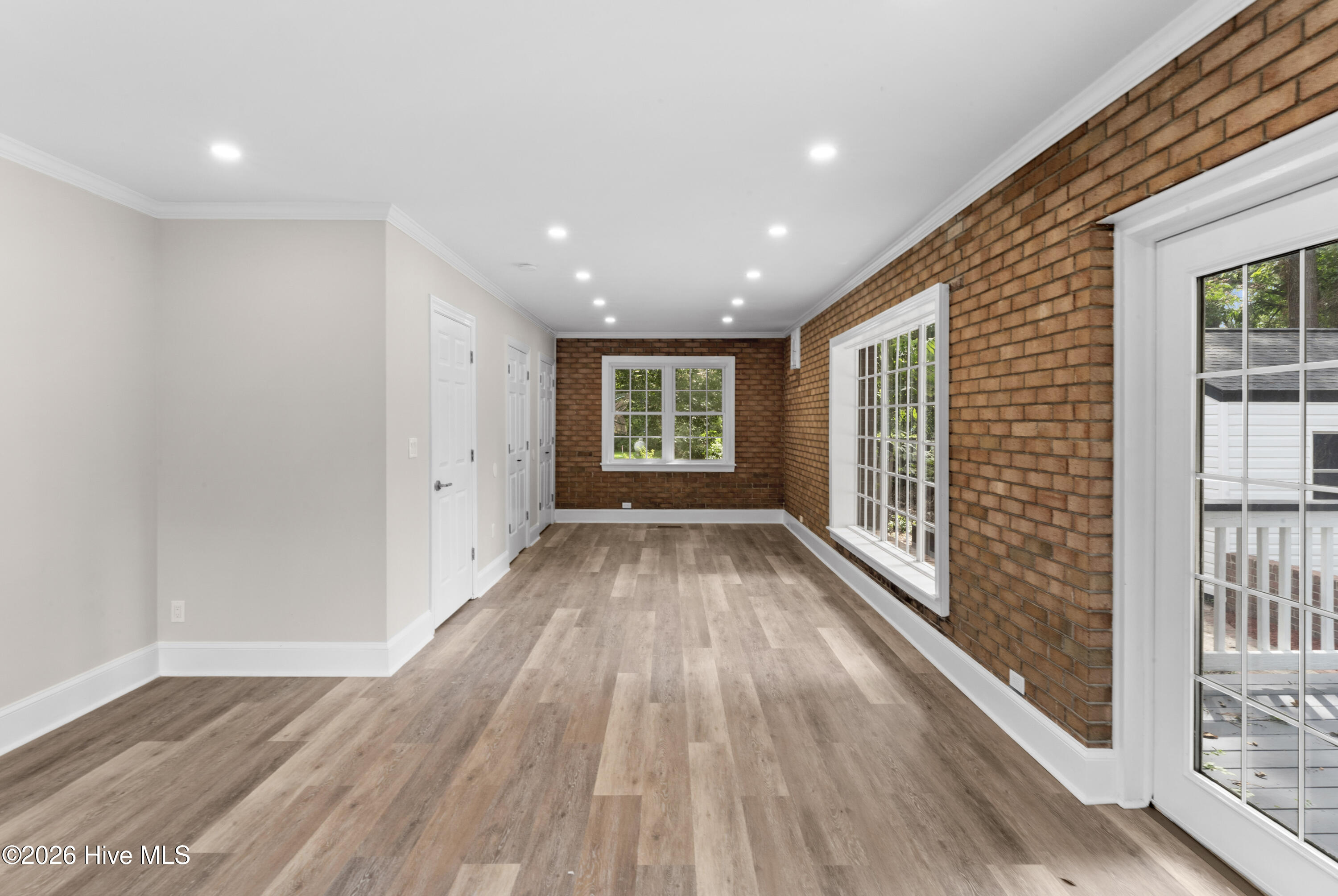 533 W College Street Property Photo 33