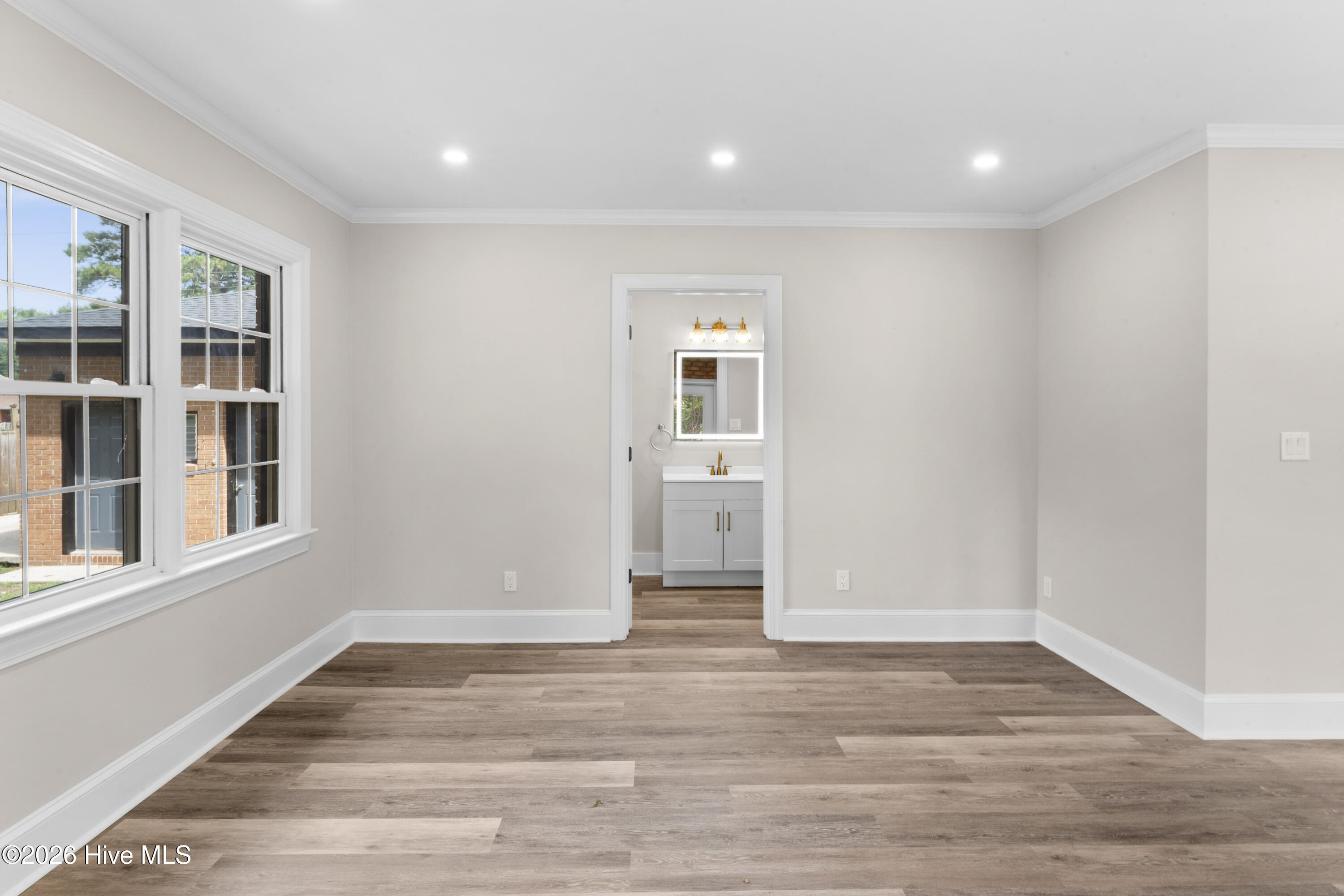 533 W College Street Property Photo 35