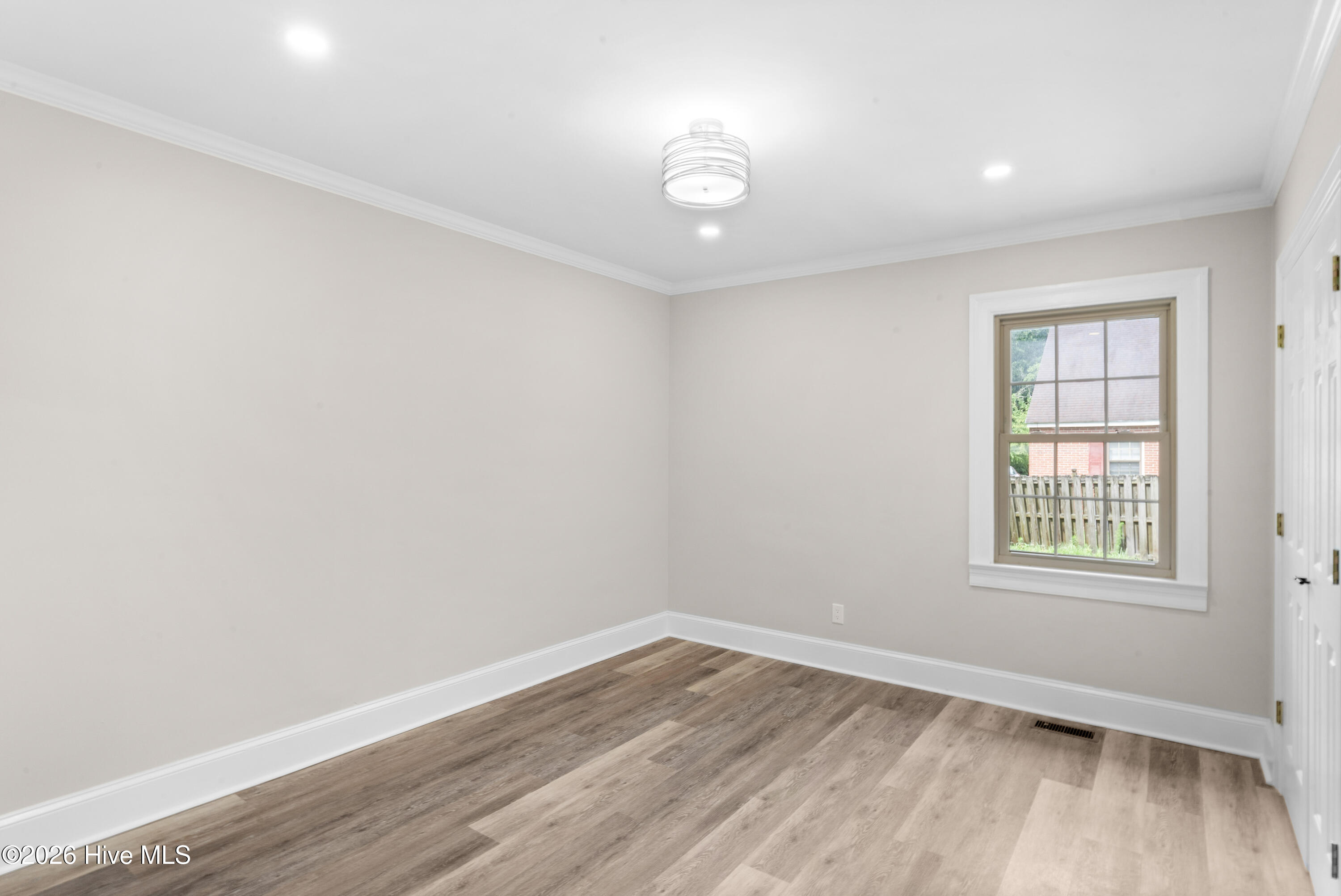 533 W College Street Property Photo 38