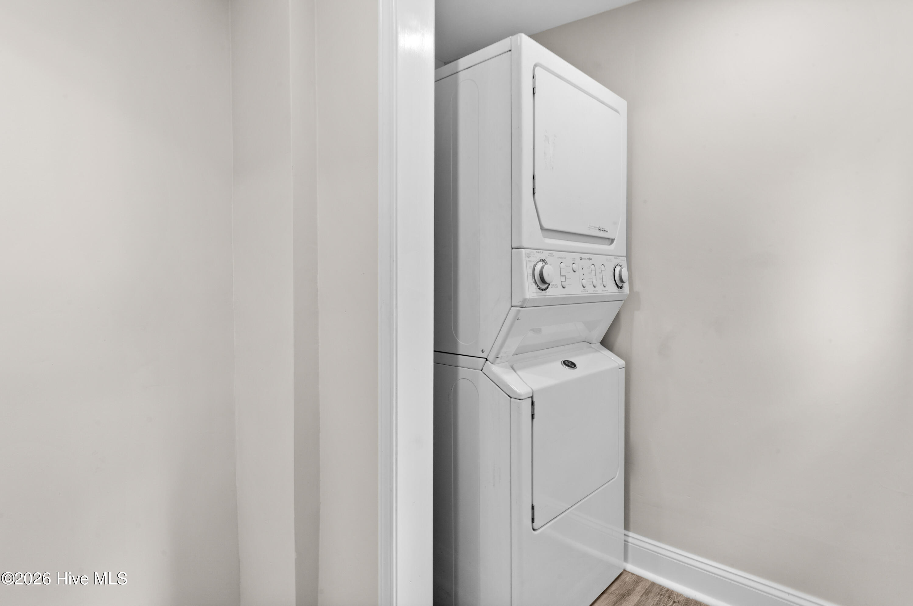 533 W College Street Property Photo 44