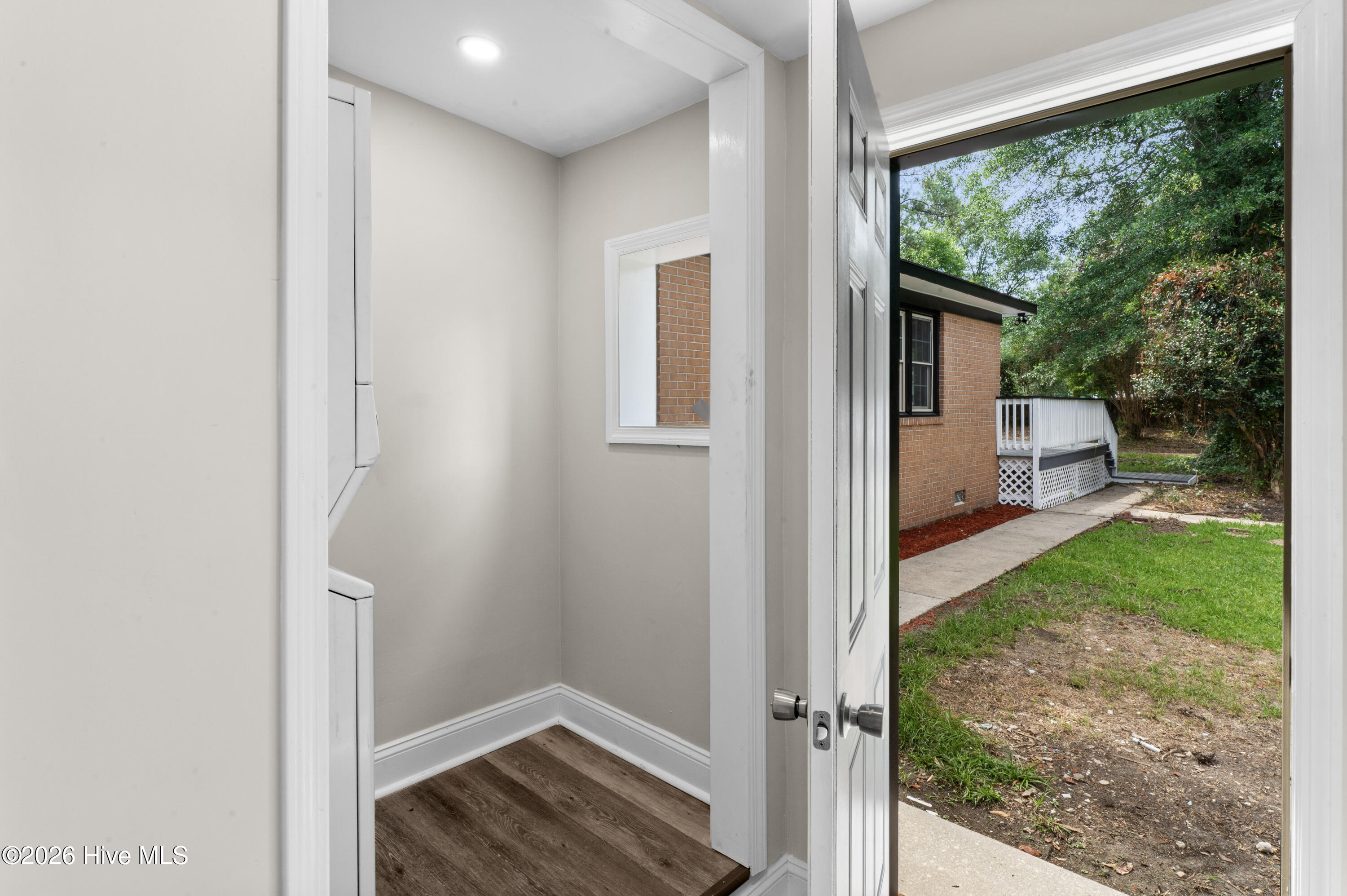533 W College Street Property Photo 45