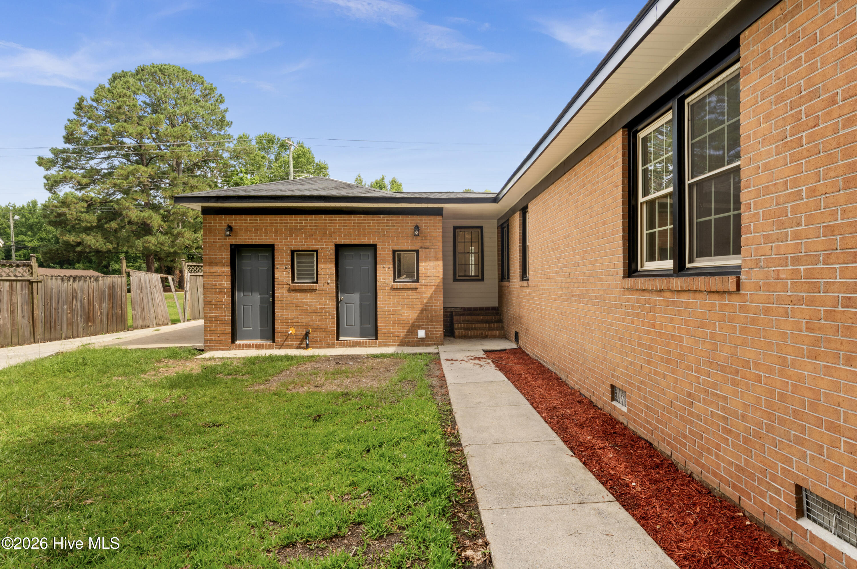 533 W College Street Property Photo 47