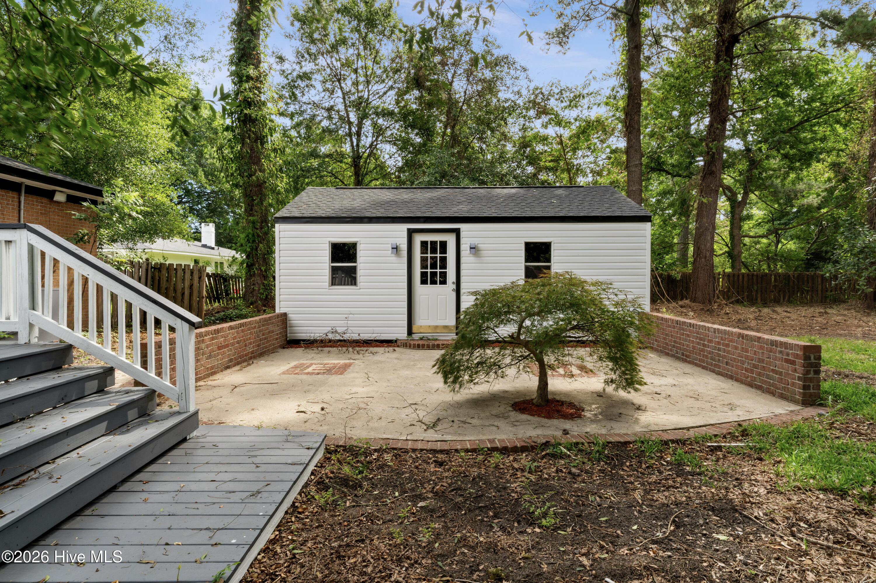 533 W College Street Property Photo 48