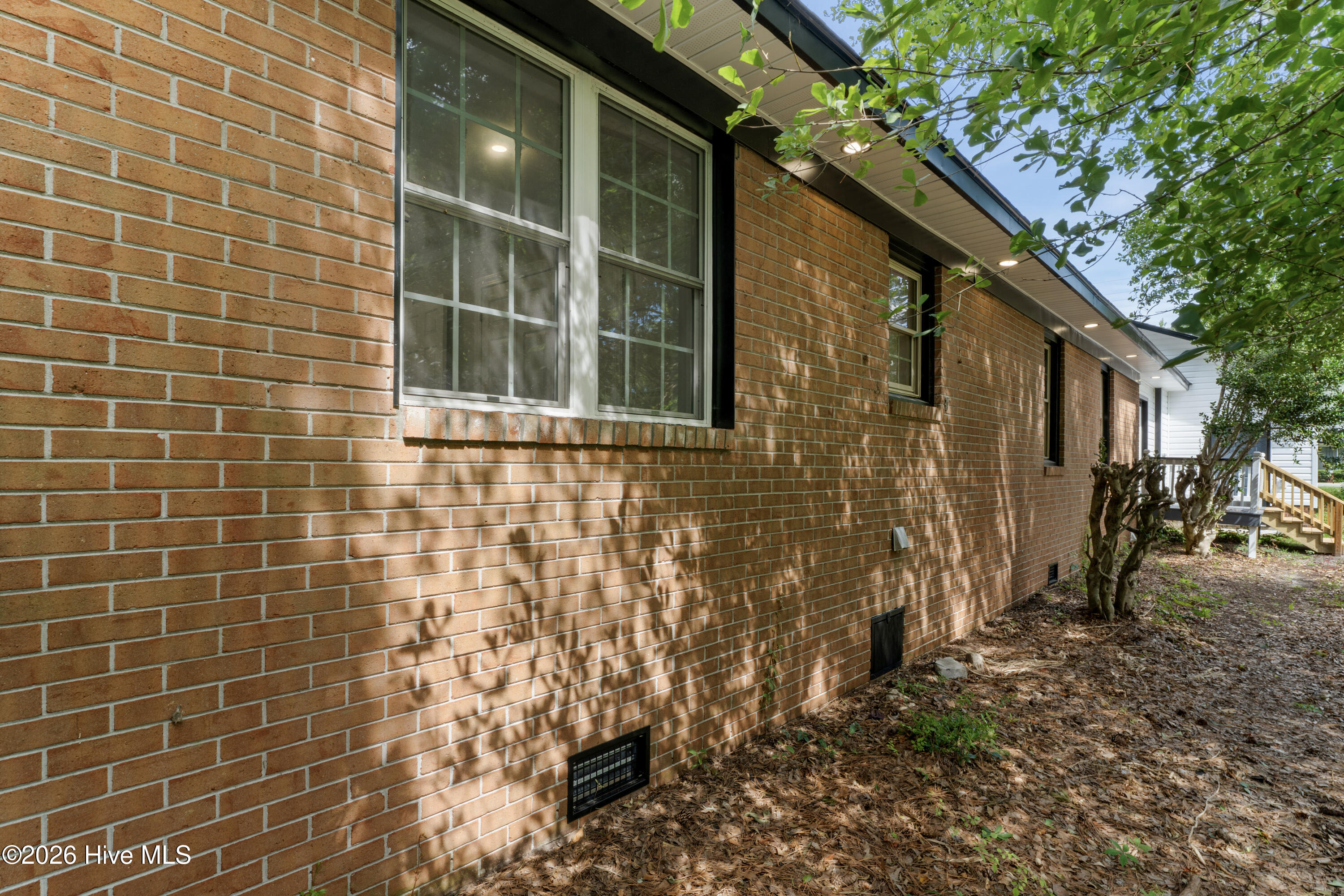 533 W College Street Property Photo 52