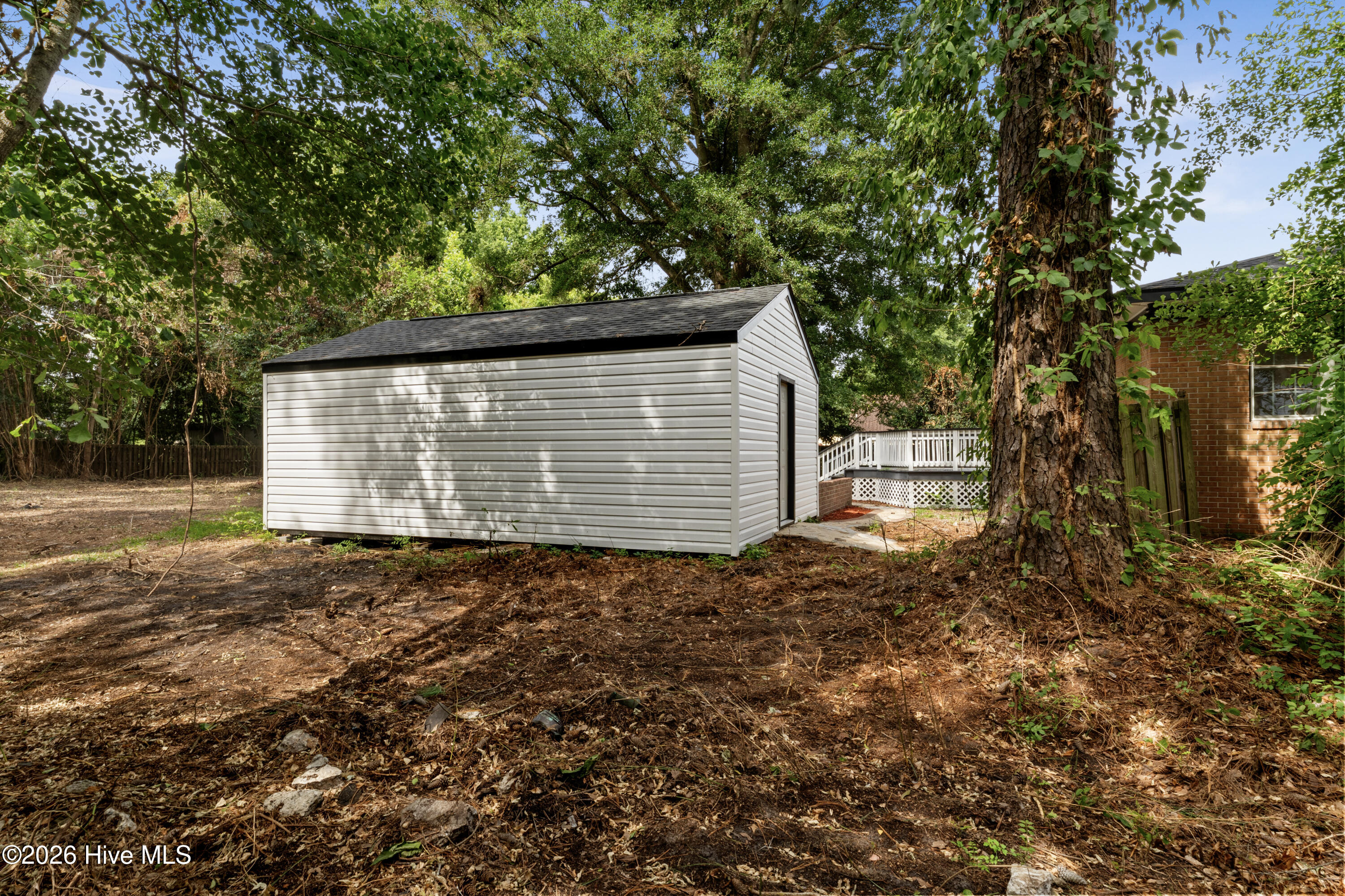 533 W College Street Property Photo 53