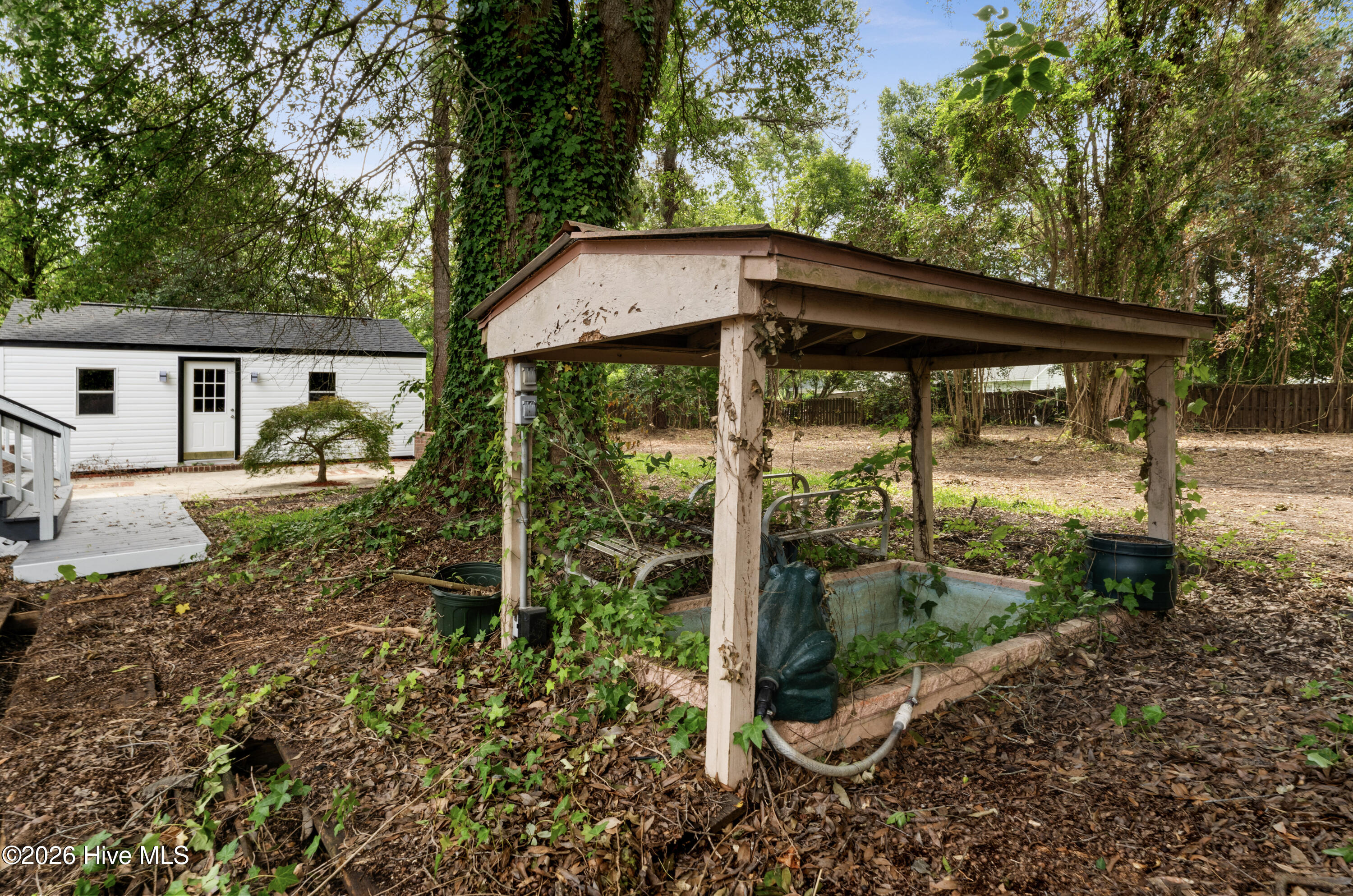 533 W College Street Property Photo 56