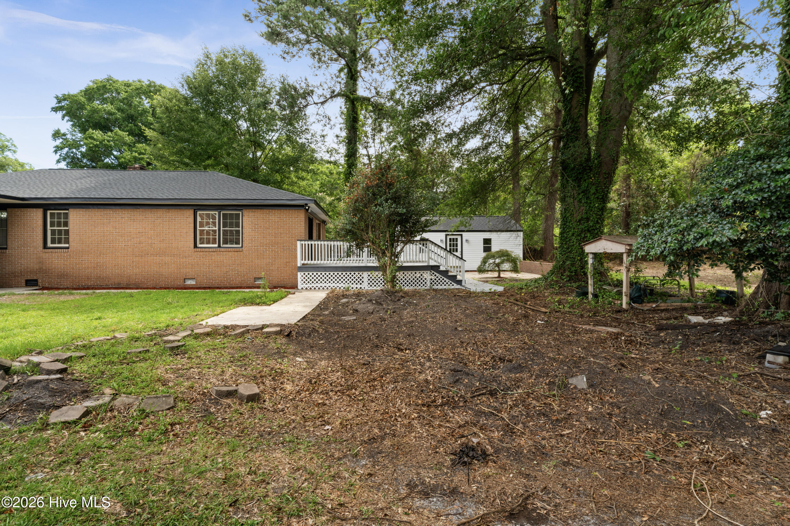 533 W College Street Property Photo 59